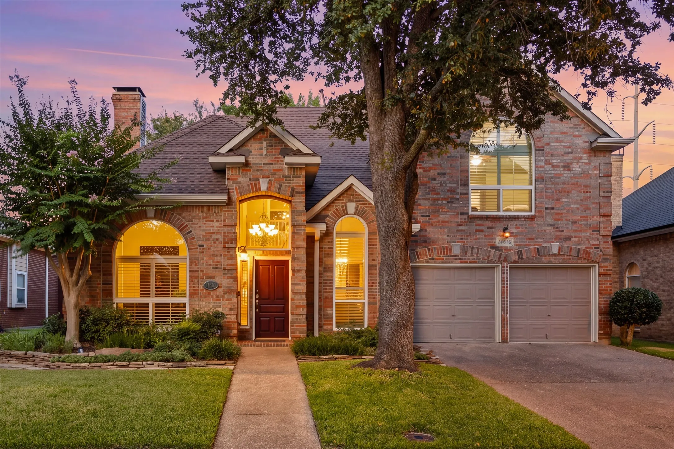 Single Family Residence For Sale in Dallas County , 14616 Waterview Circle, Addison, Texas 75001, 4 Bedroom, 3 Bathroom, 2 Garage spaces, 2,418 Sqft, built in 1993, mls#21305130, Real Estate Agent in Addison, Homes For Sale in Dallas county, Homes For Sale in Addison, Realtor in Addison Texas, Real Estate Brokerage Independent Realty Texas, Luminita Cordes Realtor