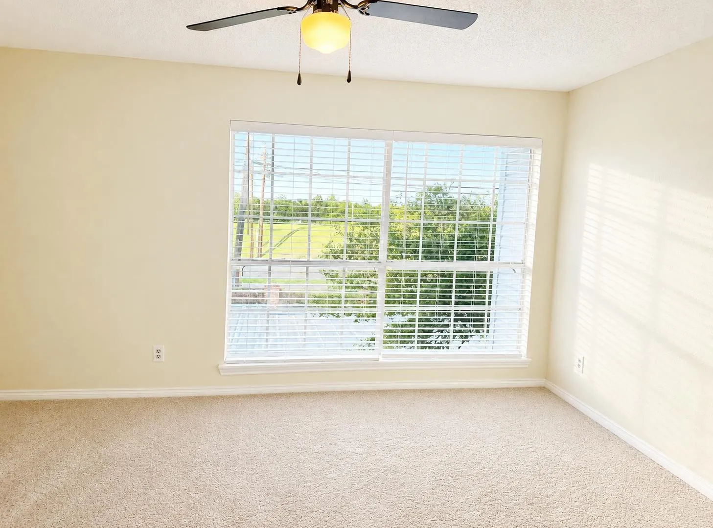 Condominium For Rent in Dallas County , 12921 Abrams Road 312, Dallas, Texas 75243, 2 Bedroom, 1 Bathroom, Garage spaces, 835 Sqft, built in 1980, mls#21353017, Real Estate Agent in Dallas, Homes For Rent in Dallas county, Homes For Rent in Dallas, Realtor in Dallas Texas, Real Estate Brokerage Independent Realty Texas, Luminita Cordes Realtor