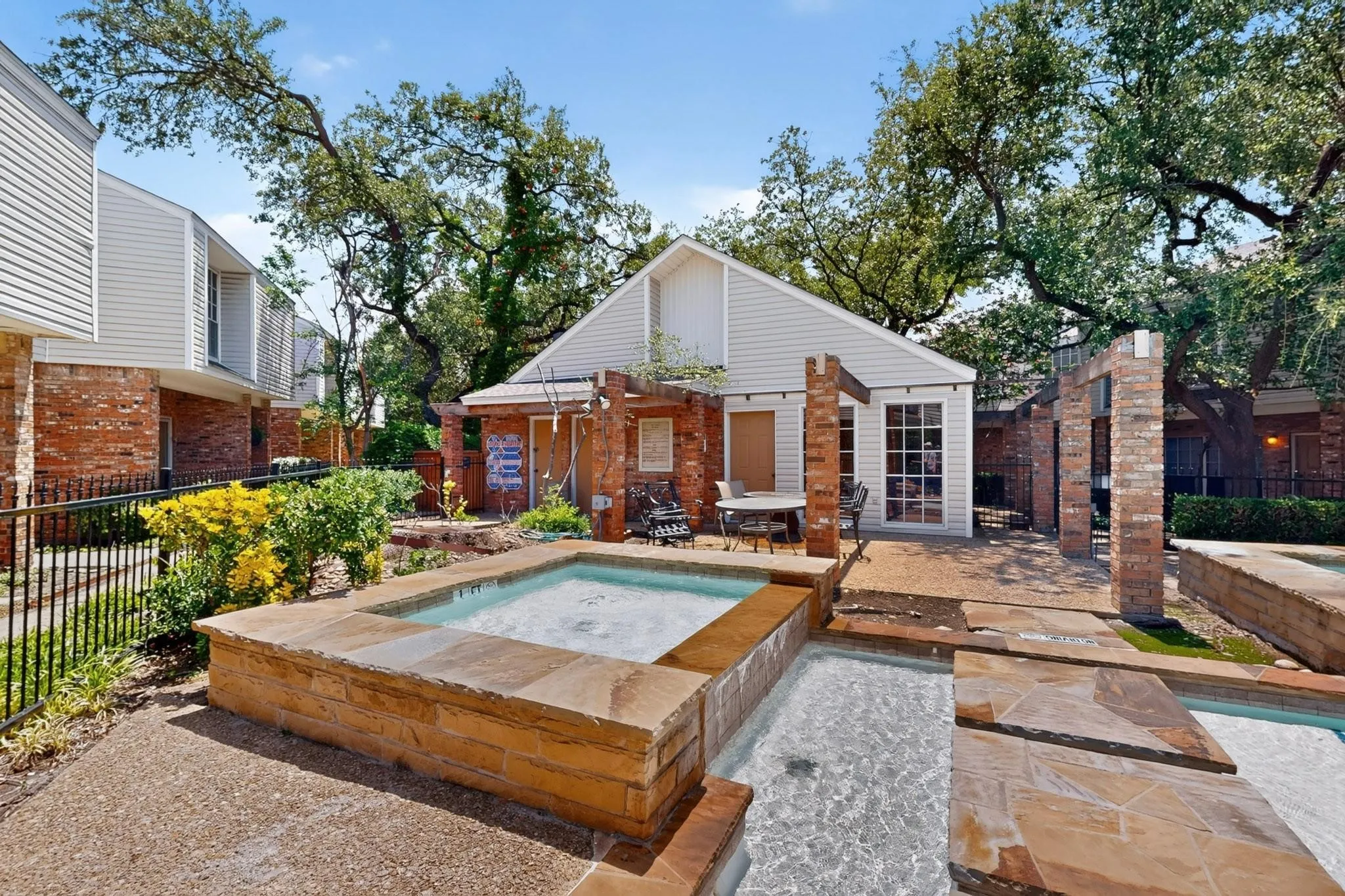 Condominium For Rent in Dallas County , 12921 Abrams Road 312, Dallas, Texas 75243, 2 Bedroom, 1 Bathroom, Garage spaces, 835 Sqft, built in 1980, mls#21353017, Real Estate Agent in Dallas, Homes For Rent in Dallas county, Homes For Rent in Dallas, Realtor in Dallas Texas, Real Estate Brokerage Independent Realty Texas, Luminita Cordes Realtor