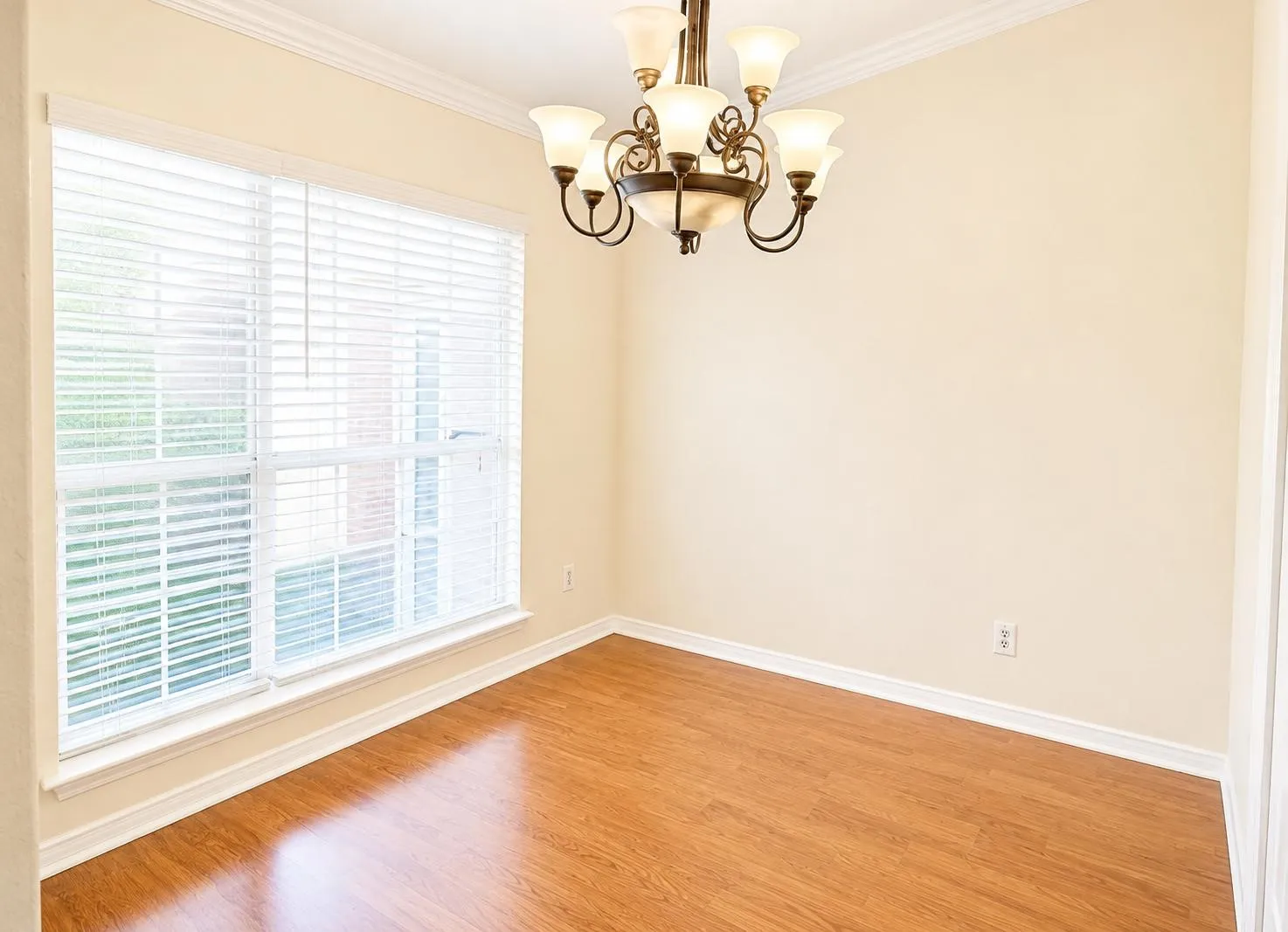 Condominium For Rent in Dallas County , 12921 Abrams Road 312, Dallas, Texas 75243, 2 Bedroom, 1 Bathroom, Garage spaces, 835 Sqft, built in 1980, mls#21353017, Real Estate Agent in Dallas, Homes For Rent in Dallas county, Homes For Rent in Dallas, Realtor in Dallas Texas, Real Estate Brokerage Independent Realty Texas, Luminita Cordes Realtor