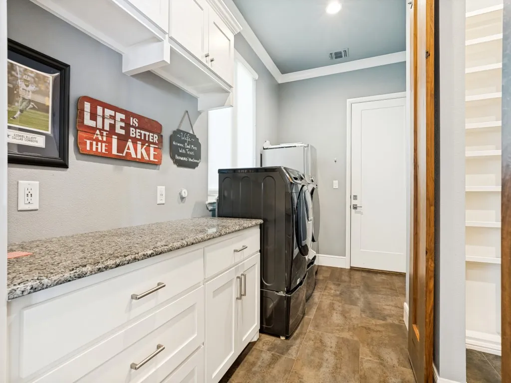 Single Family Residence For Sale in Hood County , 3416 Zanzibar Court, Granbury, Texas 76048, 3 Bedroom, 3 Bathroom, 4 Garage spaces, 2,670 Sqft, built in 2017, mls#21349132, Real Estate Agent in Granbury, Homes For Sale in Hood county, Homes For Sale in Granbury, Realtor in Granbury Texas, Real Estate Brokerage Independent Realty Texas, Luminita Cordes Realtor