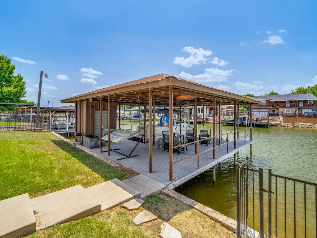 Single Family Residence For Sale in Hood County , 3416 Zanzibar Court, Granbury, Texas 76048, 3 Bedroom, 3 Bathroom, 4 Garage spaces, 2,670 Sqft, built in 2017, mls#21349132, Real Estate Agent in Granbury, Homes For Sale in Hood county, Homes For Sale in Granbury, Realtor in Granbury Texas, Real Estate Brokerage Independent Realty Texas, Luminita Cordes Realtor