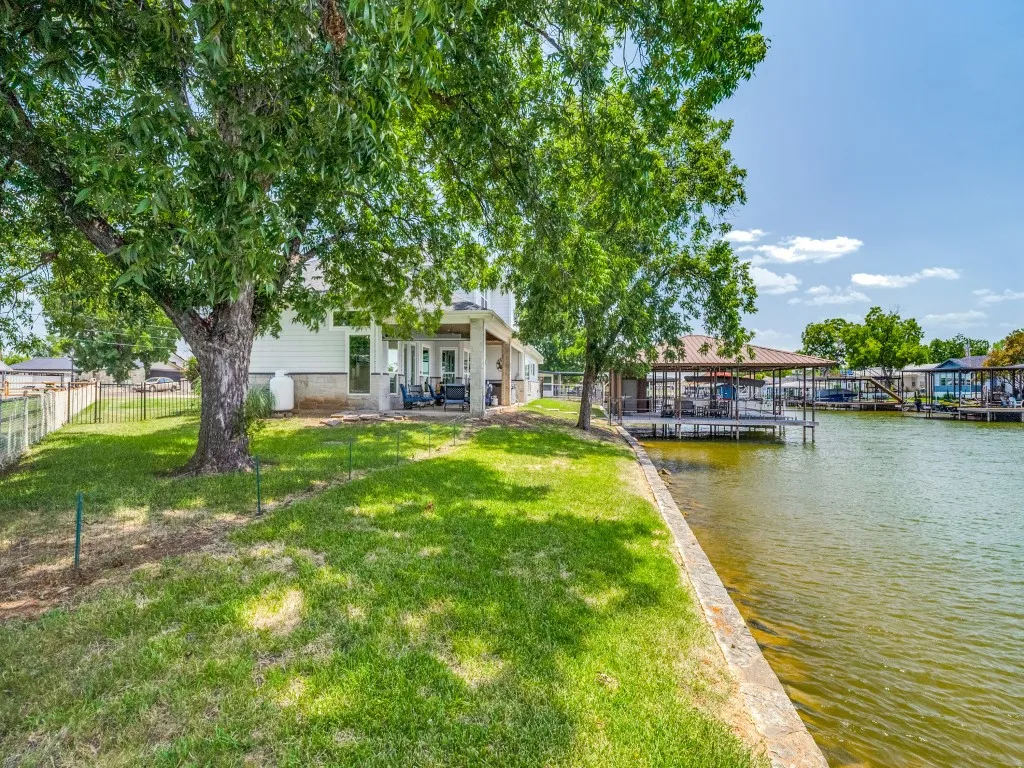 Single Family Residence For Sale in Hood County , 3416 Zanzibar Court, Granbury, Texas 76048, 3 Bedroom, 3 Bathroom, 4 Garage spaces, 2,670 Sqft, built in 2017, mls#21349132, Real Estate Agent in Granbury, Homes For Sale in Hood county, Homes For Sale in Granbury, Realtor in Granbury Texas, Real Estate Brokerage Independent Realty Texas, Luminita Cordes Realtor