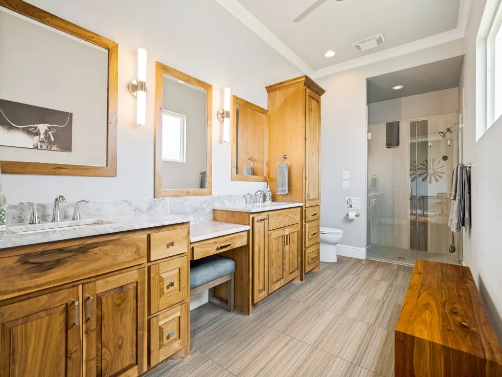 Single Family Residence For Sale in Hood County , 3416 Zanzibar Court, Granbury, Texas 76048, 3 Bedroom, 3 Bathroom, 4 Garage spaces, 2,670 Sqft, built in 2017, mls#21349132, Real Estate Agent in Granbury, Homes For Sale in Hood county, Homes For Sale in Granbury, Realtor in Granbury Texas, Real Estate Brokerage Independent Realty Texas, Luminita Cordes Realtor