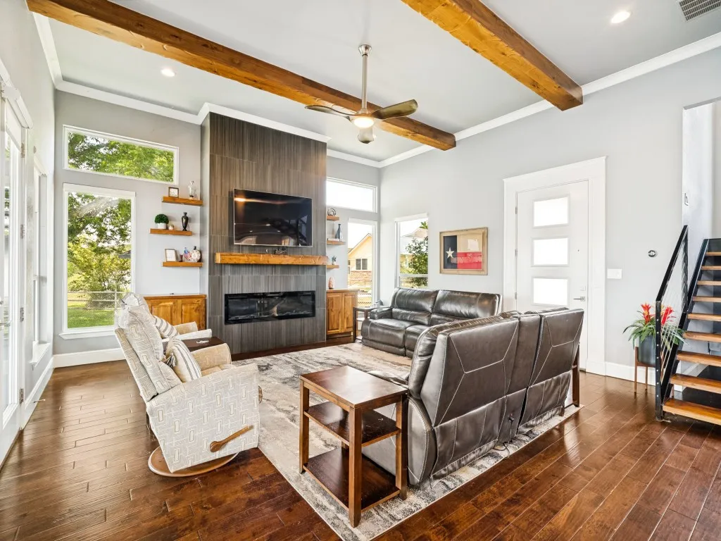 Single Family Residence For Sale in Hood County , 3416 Zanzibar Court, Granbury, Texas 76048, 3 Bedroom, 3 Bathroom, 4 Garage spaces, 2,670 Sqft, built in 2017, mls#21349132, Real Estate Agent in Granbury, Homes For Sale in Hood county, Homes For Sale in Granbury, Realtor in Granbury Texas, Real Estate Brokerage Independent Realty Texas, Luminita Cordes Realtor