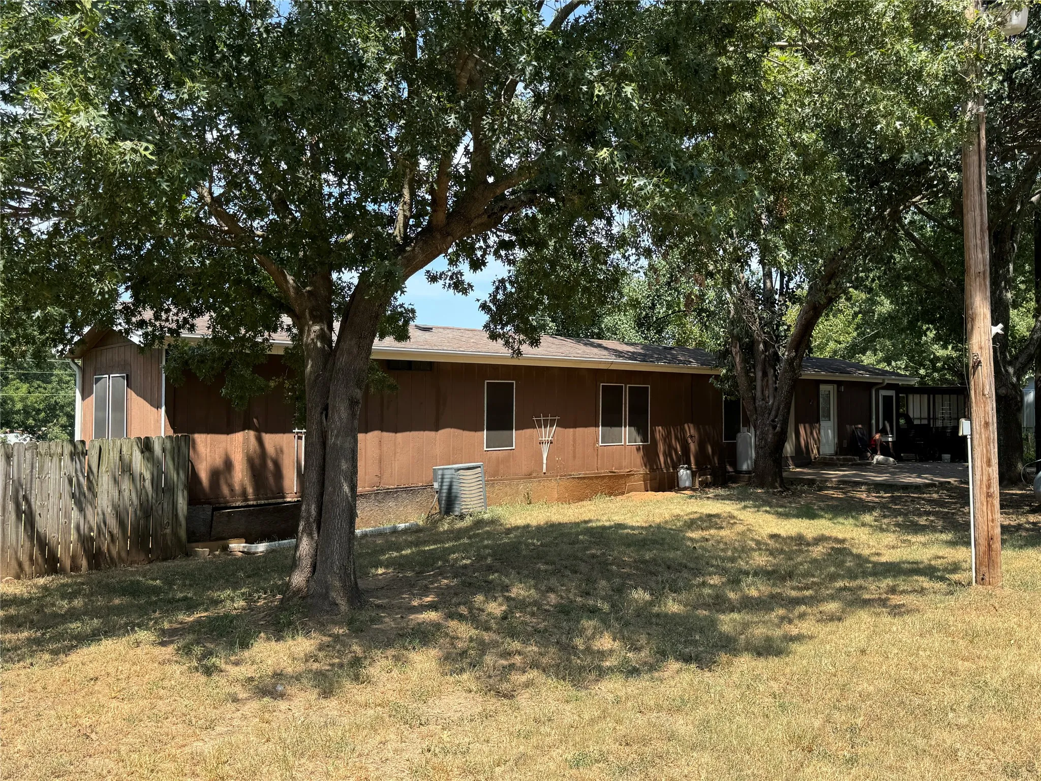 Mobile Home For Sale in Cooke County , 168 County Road 193, Gainesville, Texas 76240, 2 Bedroom, 2 Bathroom, Garage spaces, 1,064 Sqft, built in 1984, mls#21352890, Real Estate Agent in Gainesville, Homes For Sale in Cooke county, Homes For Sale in Gainesville, Realtor in Gainesville Texas, Real Estate Brokerage Independent Realty Texas, Luminita Cordes Realtor