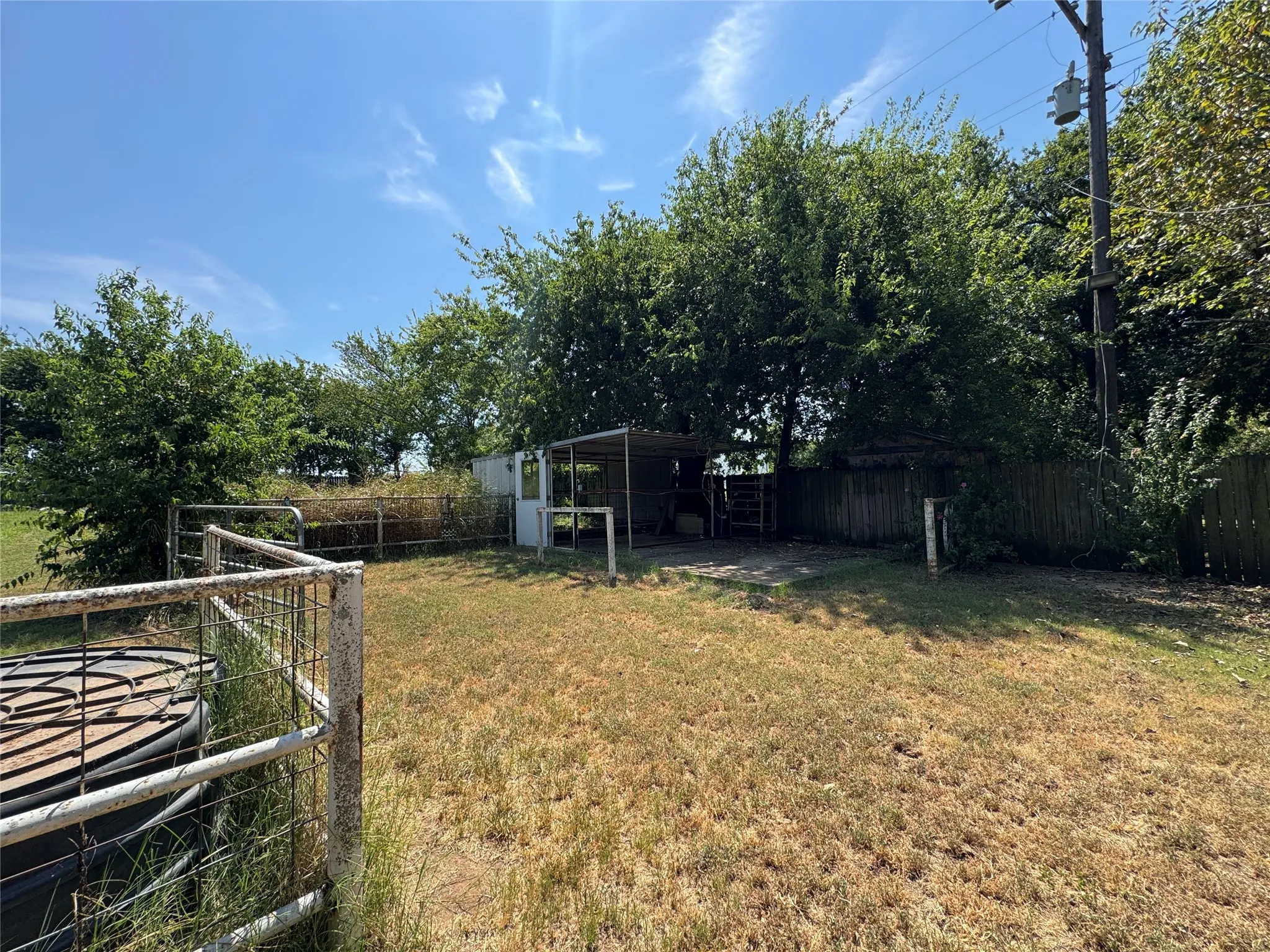 Mobile Home For Sale in Cooke County , 168 County Road 193, Gainesville, Texas 76240, 2 Bedroom, 2 Bathroom, Garage spaces, 1,064 Sqft, built in 1984, mls#21352890, Real Estate Agent in Gainesville, Homes For Sale in Cooke county, Homes For Sale in Gainesville, Realtor in Gainesville Texas, Real Estate Brokerage Independent Realty Texas, Luminita Cordes Realtor