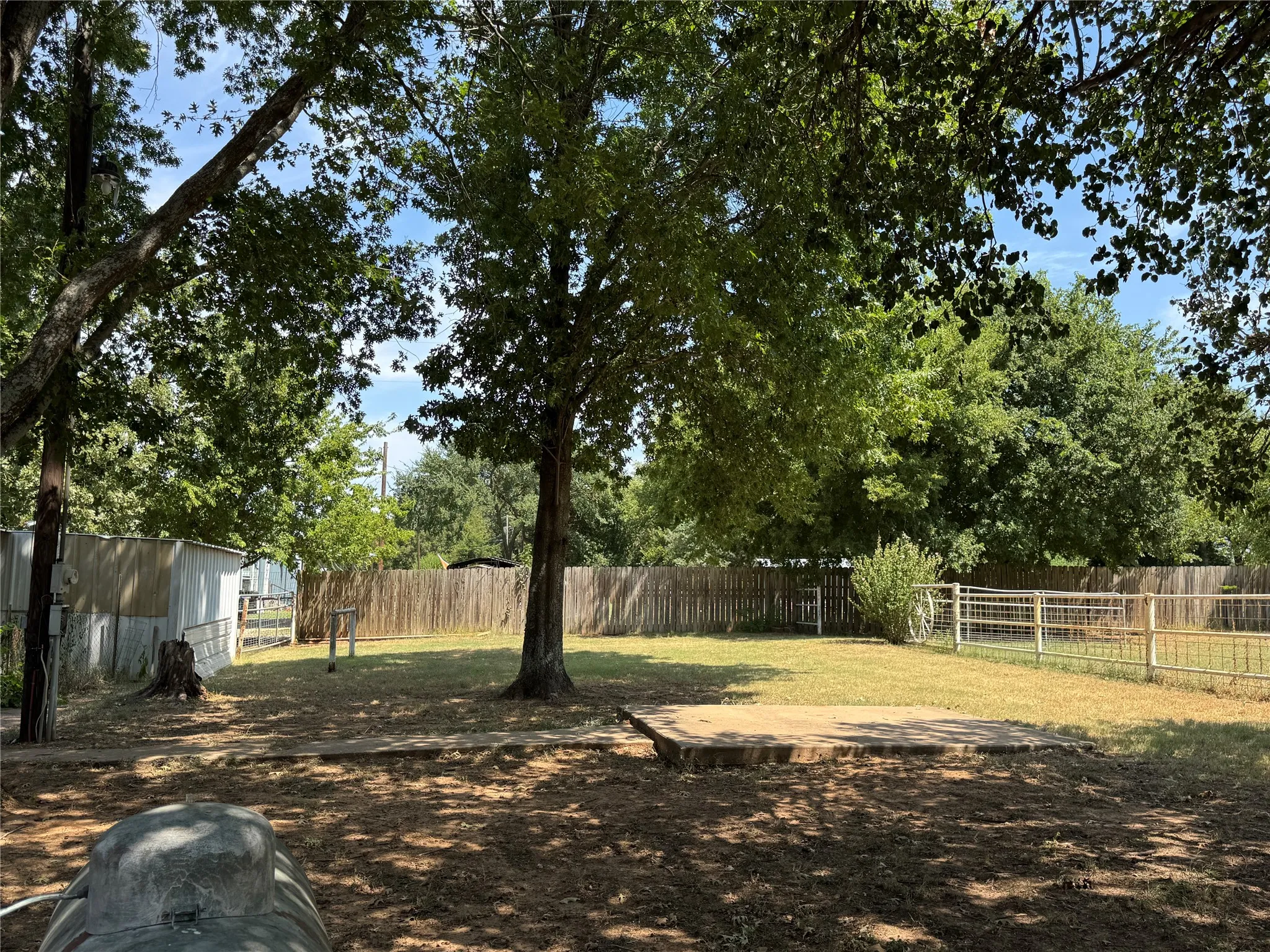 Mobile Home For Sale in Cooke County , 168 County Road 193, Gainesville, Texas 76240, 2 Bedroom, 2 Bathroom, Garage spaces, 1,064 Sqft, built in 1984, mls#21352890, Real Estate Agent in Gainesville, Homes For Sale in Cooke county, Homes For Sale in Gainesville, Realtor in Gainesville Texas, Real Estate Brokerage Independent Realty Texas, Luminita Cordes Realtor