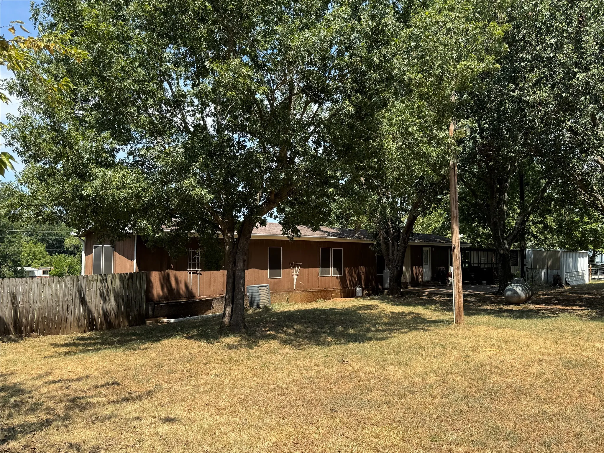 Mobile Home For Sale in Cooke County , 168 County Road 193, Gainesville, Texas 76240, 2 Bedroom, 2 Bathroom, Garage spaces, 1,064 Sqft, built in 1984, mls#21352890, Real Estate Agent in Gainesville, Homes For Sale in Cooke county, Homes For Sale in Gainesville, Realtor in Gainesville Texas, Real Estate Brokerage Independent Realty Texas, Luminita Cordes Realtor