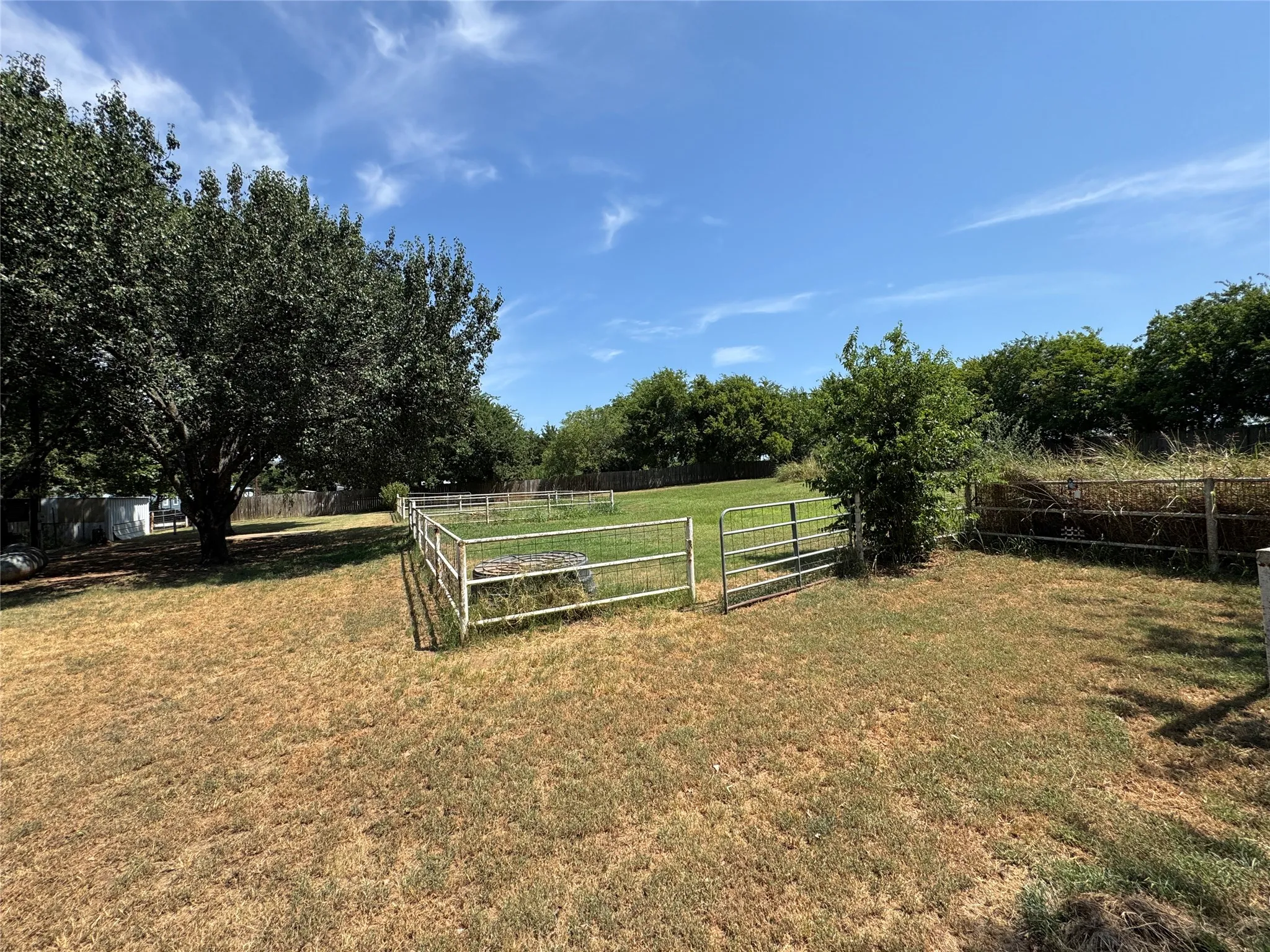 Mobile Home For Sale in Cooke County , 168 County Road 193, Gainesville, Texas 76240, 2 Bedroom, 2 Bathroom, Garage spaces, 1,064 Sqft, built in 1984, mls#21352890, Real Estate Agent in Gainesville, Homes For Sale in Cooke county, Homes For Sale in Gainesville, Realtor in Gainesville Texas, Real Estate Brokerage Independent Realty Texas, Luminita Cordes Realtor