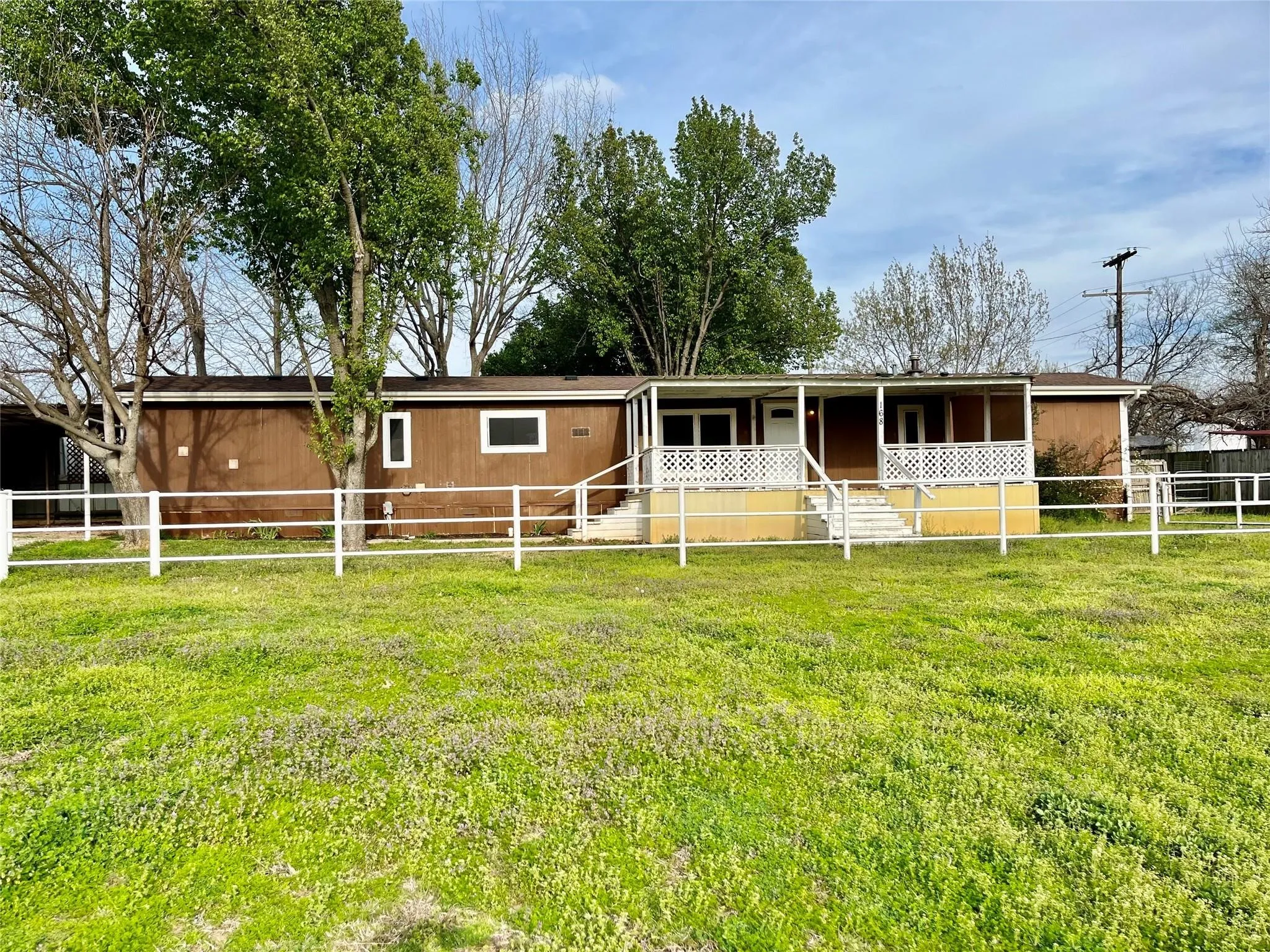 Mobile Home For Sale in Cooke County , 168 County Road 193, Gainesville, Texas 76240, 2 Bedroom, 2 Bathroom, Garage spaces, 1,064 Sqft, built in 1984, mls#21352890, Real Estate Agent in Gainesville, Homes For Sale in Cooke county, Homes For Sale in Gainesville, Realtor in Gainesville Texas, Real Estate Brokerage Independent Realty Texas, Luminita Cordes Realtor