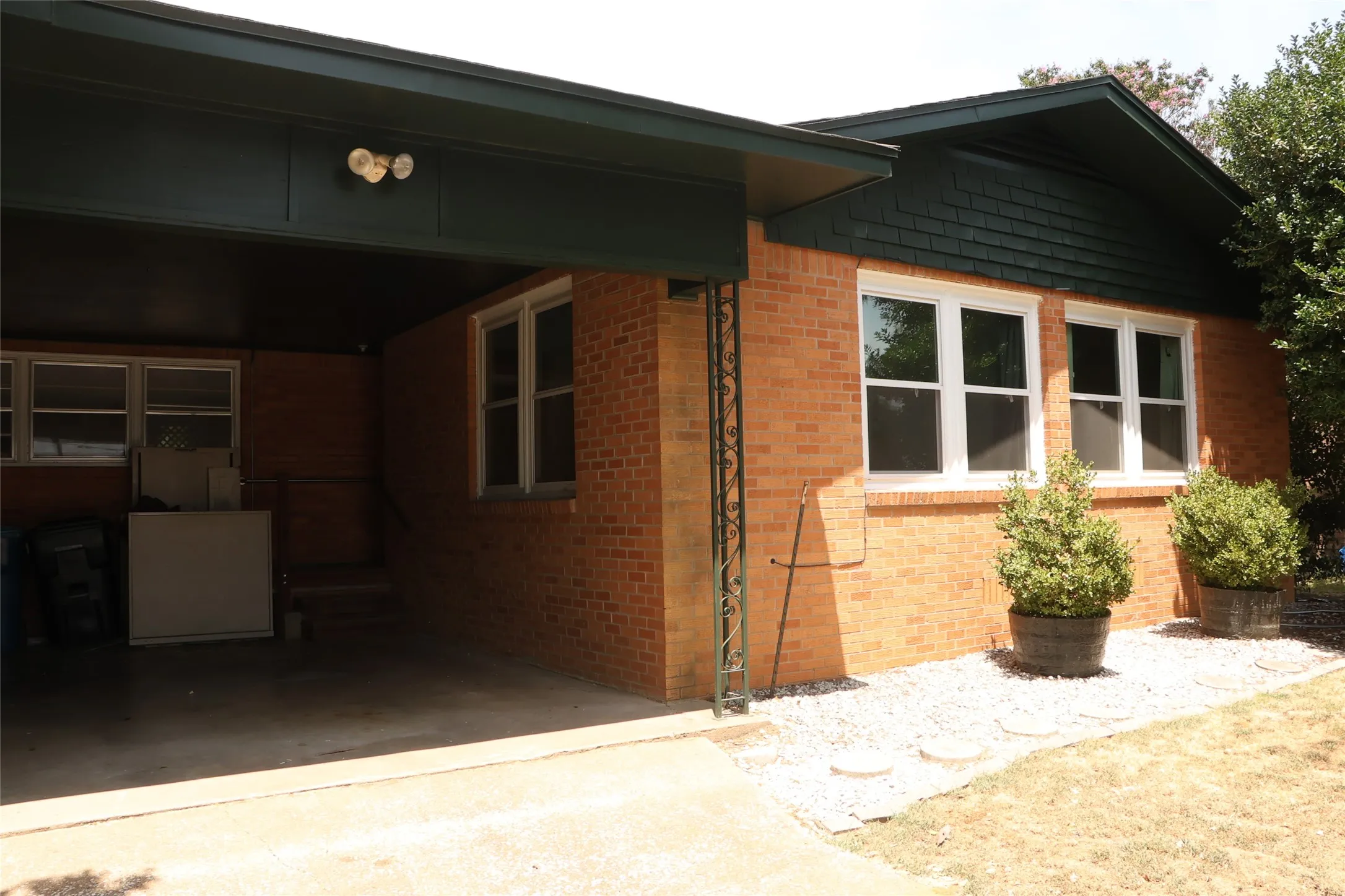 Single Family Residence For Sale in Grayson County , 2705 Sunset Street, Denison, Texas 75020, 3 Bedroom, 1 Bathroom, Garage spaces, 1,296 Sqft, built in 1964, mls#21351562, Real Estate Agent in Denison, Homes For Sale in Grayson county, Homes For Sale in Denison, Realtor in Denison Texas, Real Estate Brokerage Independent Realty Texas, Luminita Cordes Realtor