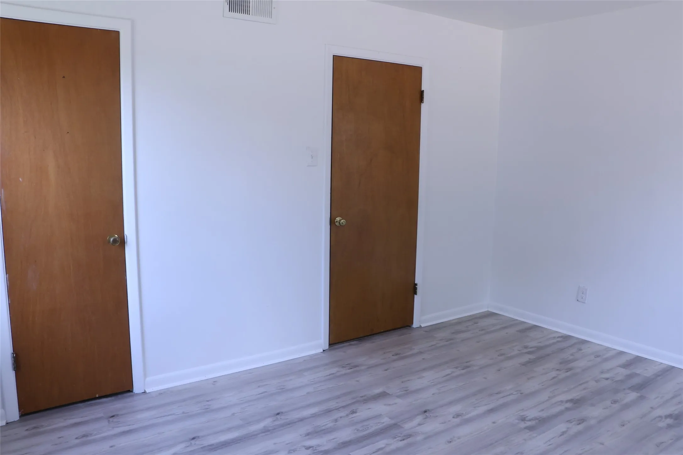 Single Family Residence For Sale in Grayson County , 2705 Sunset Street, Denison, Texas 75020, 3 Bedroom, 1 Bathroom, Garage spaces, 1,296 Sqft, built in 1964, mls#21351562, Real Estate Agent in Denison, Homes For Sale in Grayson county, Homes For Sale in Denison, Realtor in Denison Texas, Real Estate Brokerage Independent Realty Texas, Luminita Cordes Realtor
