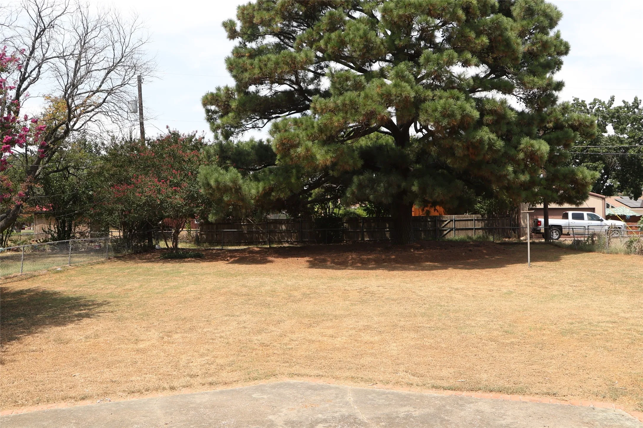 Single Family Residence For Sale in Grayson County , 2705 Sunset Street, Denison, Texas 75020, 3 Bedroom, 1 Bathroom, Garage spaces, 1,296 Sqft, built in 1964, mls#21351562, Real Estate Agent in Denison, Homes For Sale in Grayson county, Homes For Sale in Denison, Realtor in Denison Texas, Real Estate Brokerage Independent Realty Texas, Luminita Cordes Realtor