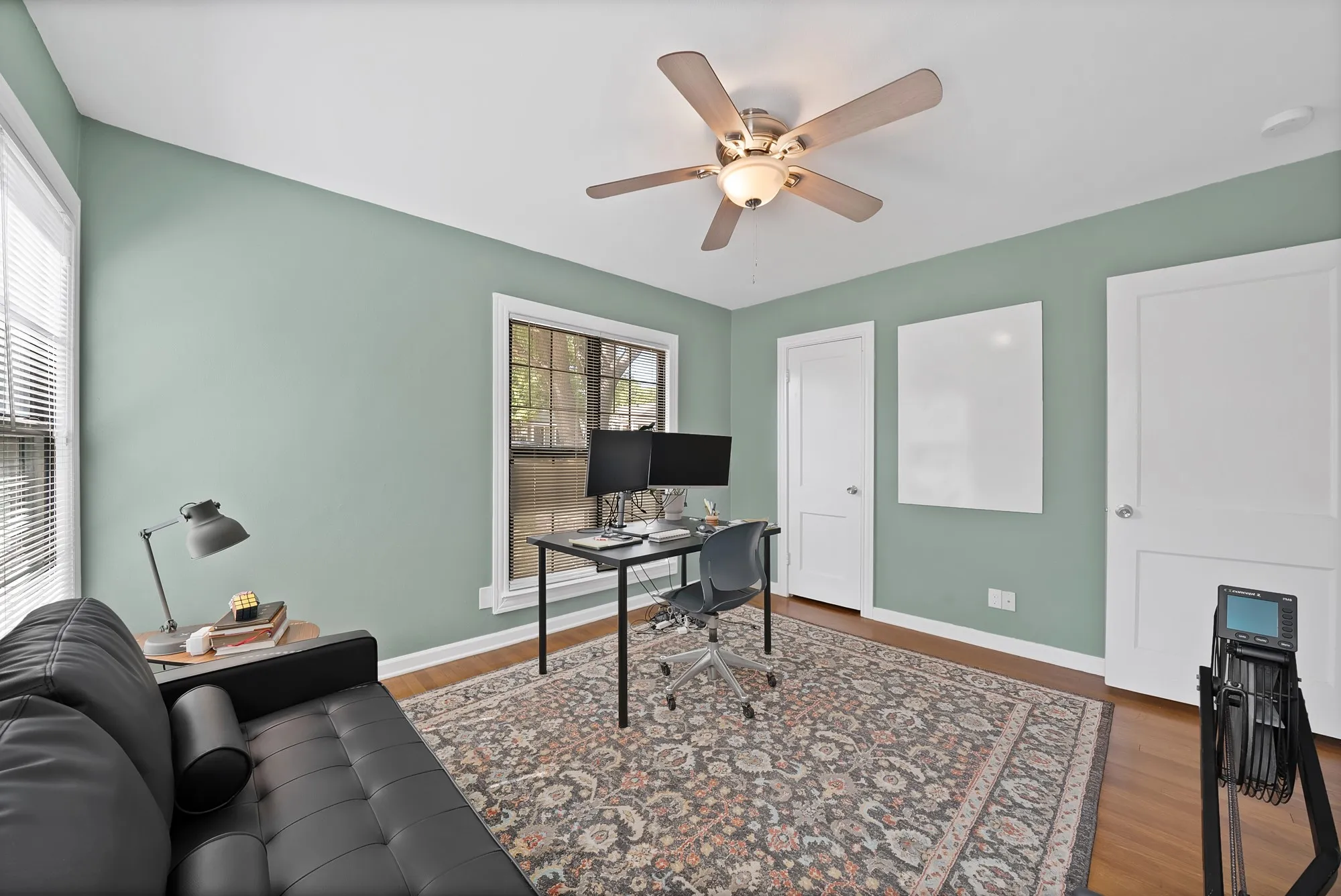 Single Family Residence For Sale in Tarrant County , 4028 Locke Avenue, Fort Worth, Texas 76107, 2 Bedroom, 1 Bathroom, 2 Garage spaces, 1,013 Sqft, built in 1943, mls#21353055, Real Estate Agent in Fort Worth, Homes For Sale in Tarrant county, Homes For Sale in Fort Worth, Realtor in Fort Worth Texas, Real Estate Brokerage Independent Realty Texas, Luminita Cordes Realtor