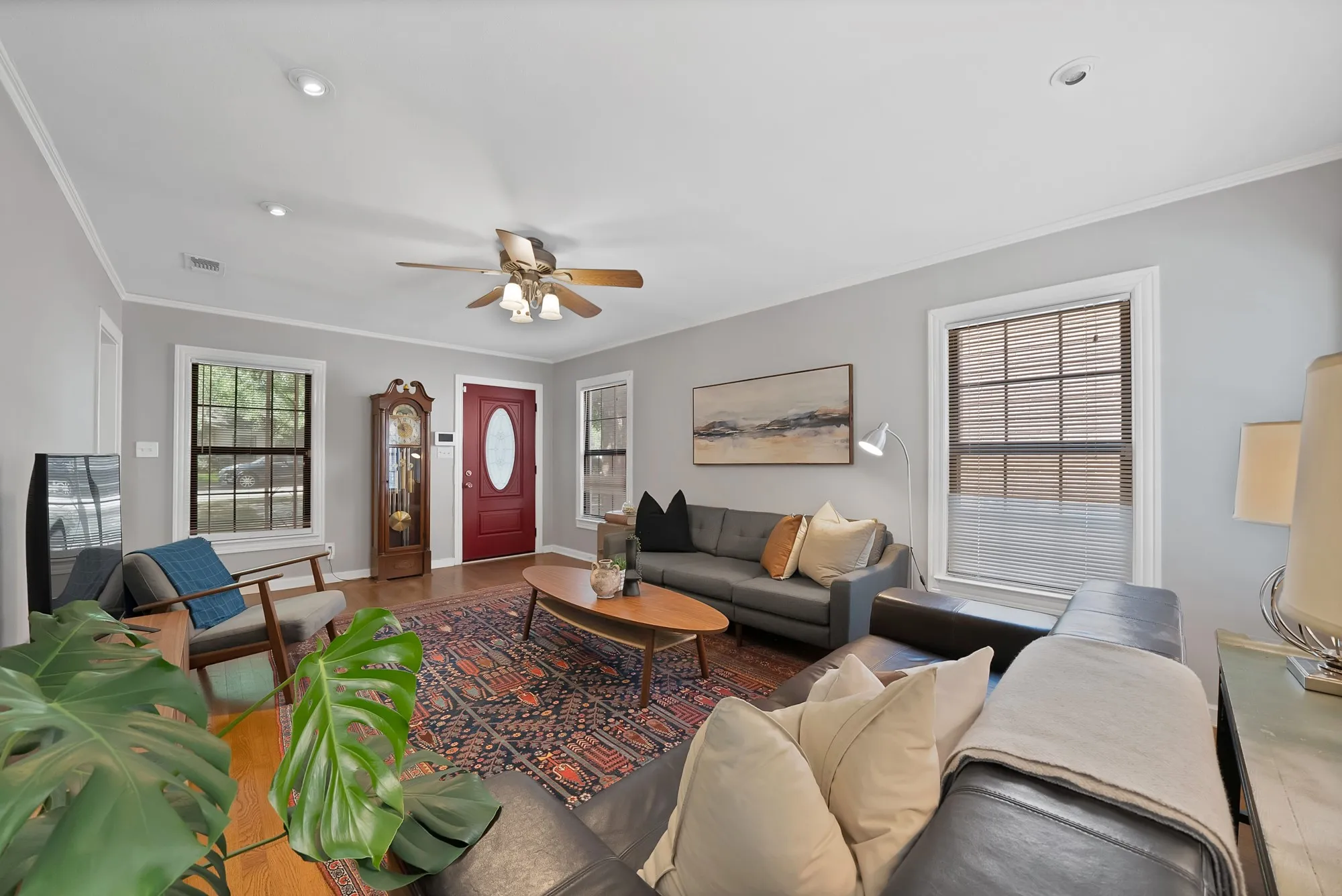 Single Family Residence For Sale in Tarrant County , 4028 Locke Avenue, Fort Worth, Texas 76107, 2 Bedroom, 1 Bathroom, 2 Garage spaces, 1,013 Sqft, built in 1943, mls#21353055, Real Estate Agent in Fort Worth, Homes For Sale in Tarrant county, Homes For Sale in Fort Worth, Realtor in Fort Worth Texas, Real Estate Brokerage Independent Realty Texas, Luminita Cordes Realtor