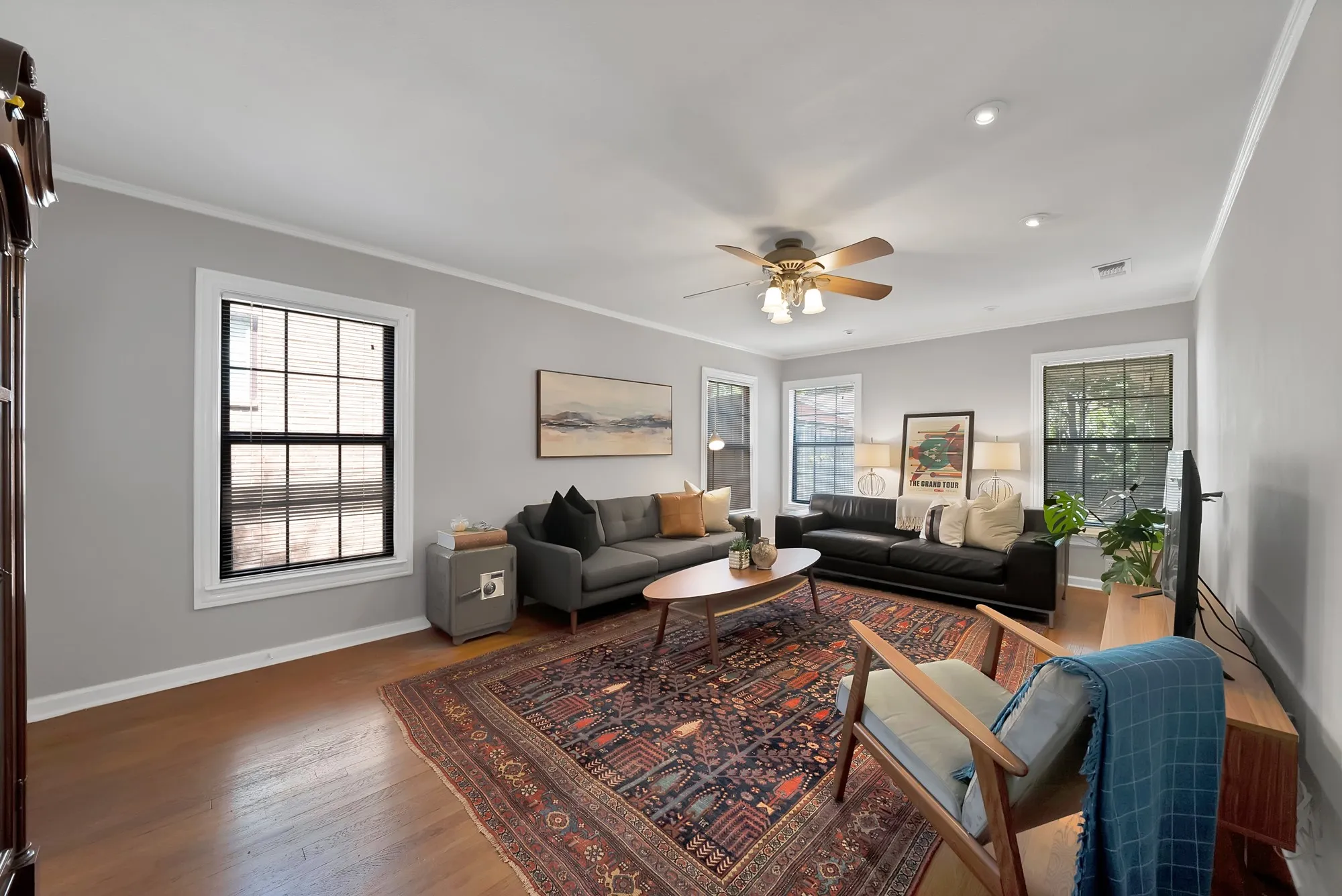 Single Family Residence For Sale in Tarrant County , 4028 Locke Avenue, Fort Worth, Texas 76107, 2 Bedroom, 1 Bathroom, 2 Garage spaces, 1,013 Sqft, built in 1943, mls#21353055, Real Estate Agent in Fort Worth, Homes For Sale in Tarrant county, Homes For Sale in Fort Worth, Realtor in Fort Worth Texas, Real Estate Brokerage Independent Realty Texas, Luminita Cordes Realtor