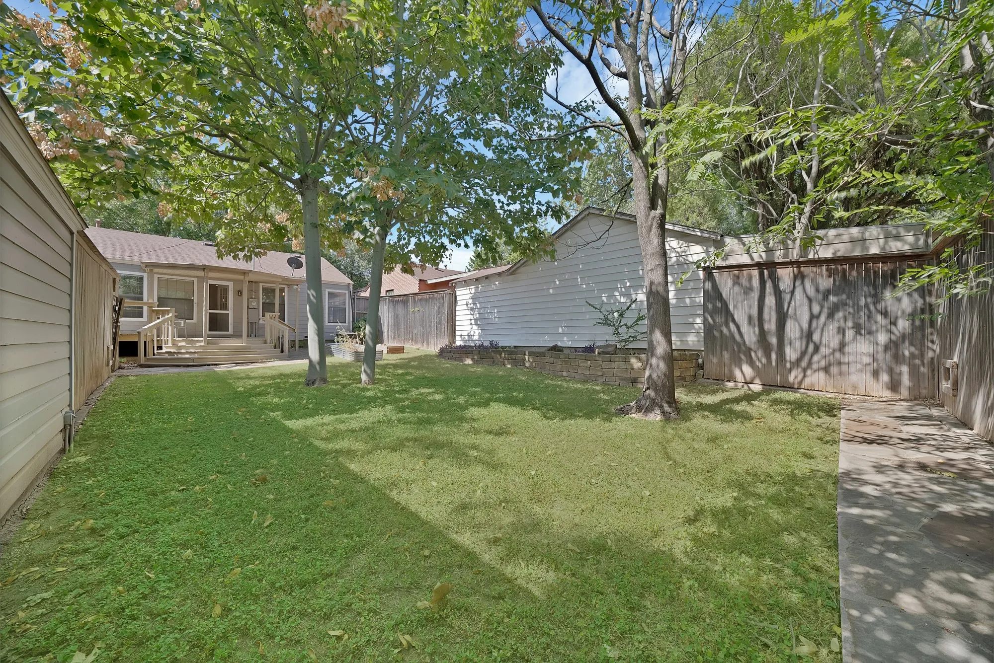 Single Family Residence For Sale in Tarrant County , 4028 Locke Avenue, Fort Worth, Texas 76107, 2 Bedroom, 1 Bathroom, 2 Garage spaces, 1,013 Sqft, built in 1943, mls#21353055, Real Estate Agent in Fort Worth, Homes For Sale in Tarrant county, Homes For Sale in Fort Worth, Realtor in Fort Worth Texas, Real Estate Brokerage Independent Realty Texas, Luminita Cordes Realtor