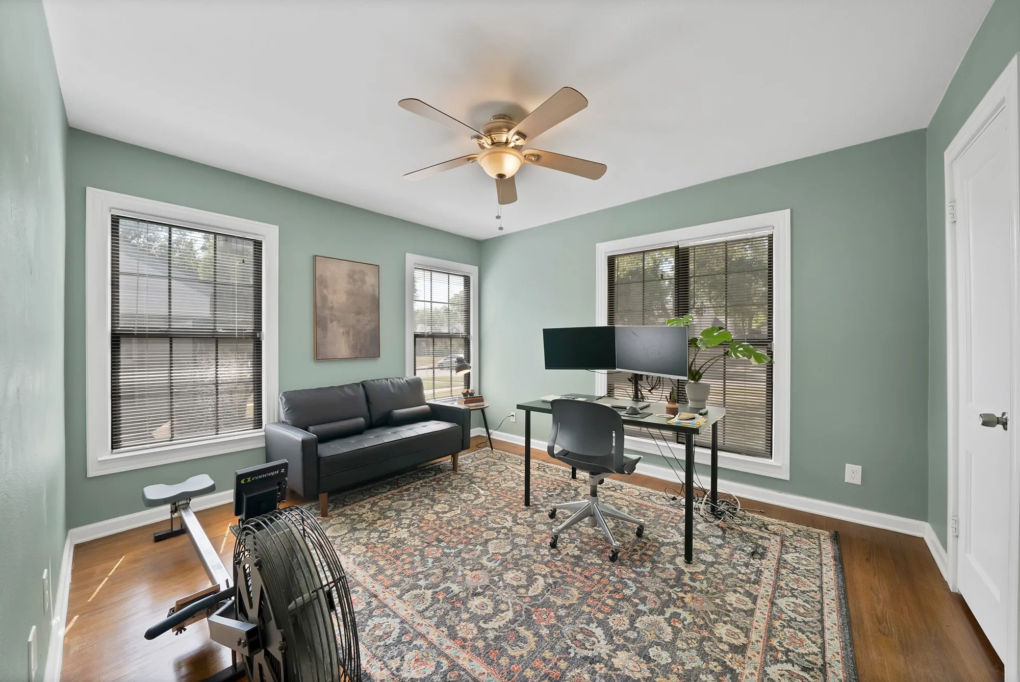 Single Family Residence For Sale in Tarrant County , 4028 Locke Avenue, Fort Worth, Texas 76107, 2 Bedroom, 1 Bathroom, 2 Garage spaces, 1,013 Sqft, built in 1943, mls#21353055, Real Estate Agent in Fort Worth, Homes For Sale in Tarrant county, Homes For Sale in Fort Worth, Realtor in Fort Worth Texas, Real Estate Brokerage Independent Realty Texas, Luminita Cordes Realtor