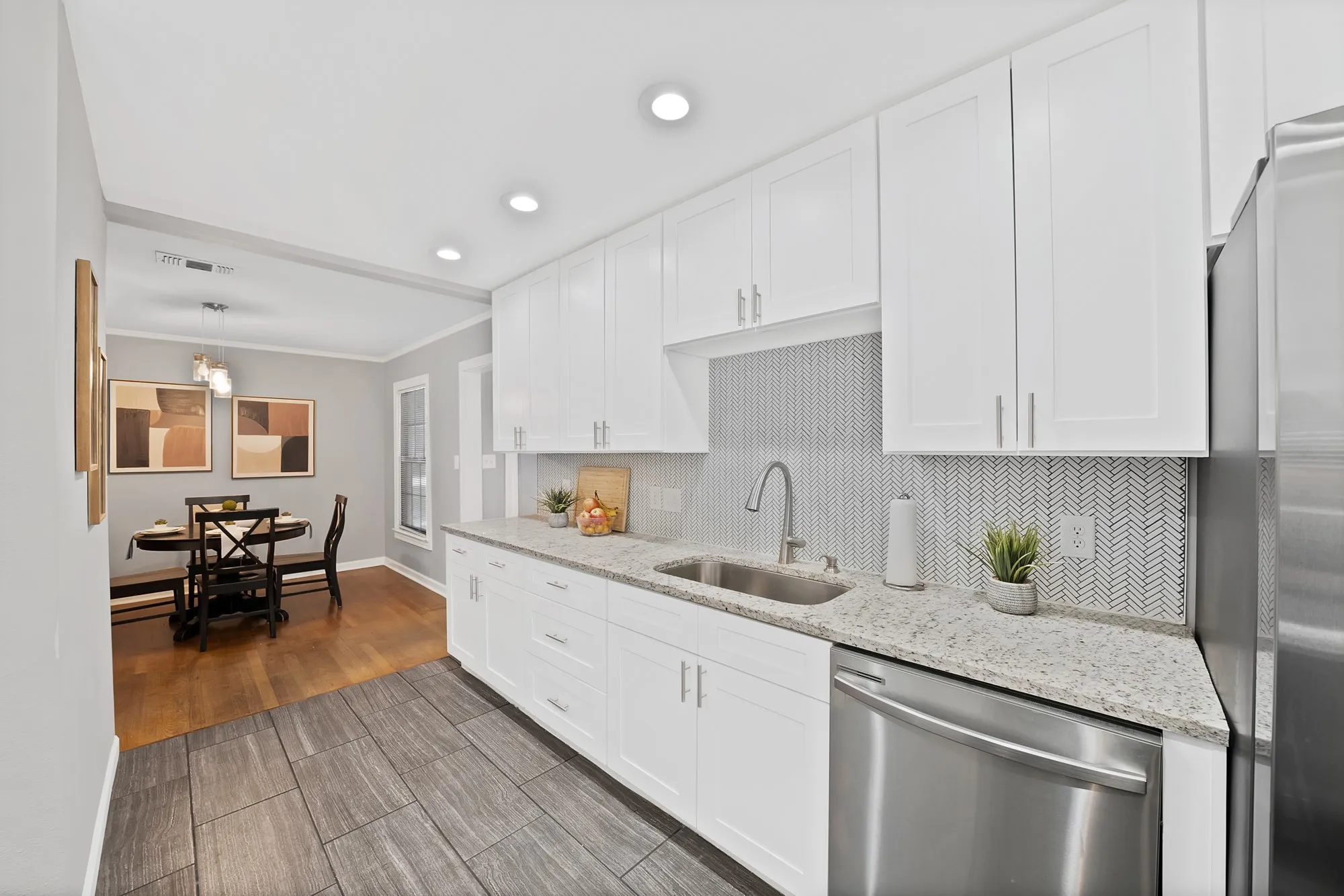 Single Family Residence For Sale in Tarrant County , 4028 Locke Avenue, Fort Worth, Texas 76107, 2 Bedroom, 1 Bathroom, 2 Garage spaces, 1,013 Sqft, built in 1943, mls#21353055, Real Estate Agent in Fort Worth, Homes For Sale in Tarrant county, Homes For Sale in Fort Worth, Realtor in Fort Worth Texas, Real Estate Brokerage Independent Realty Texas, Luminita Cordes Realtor