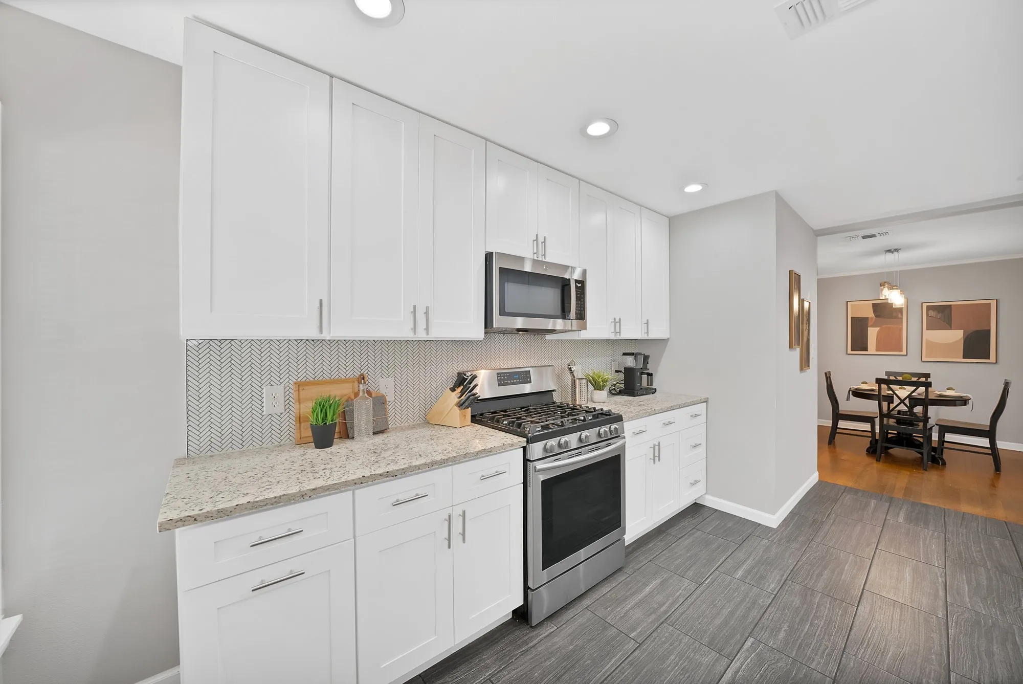 Single Family Residence For Sale in Tarrant County , 4028 Locke Avenue, Fort Worth, Texas 76107, 2 Bedroom, 1 Bathroom, 2 Garage spaces, 1,013 Sqft, built in 1943, mls#21353055, Real Estate Agent in Fort Worth, Homes For Sale in Tarrant county, Homes For Sale in Fort Worth, Realtor in Fort Worth Texas, Real Estate Brokerage Independent Realty Texas, Luminita Cordes Realtor