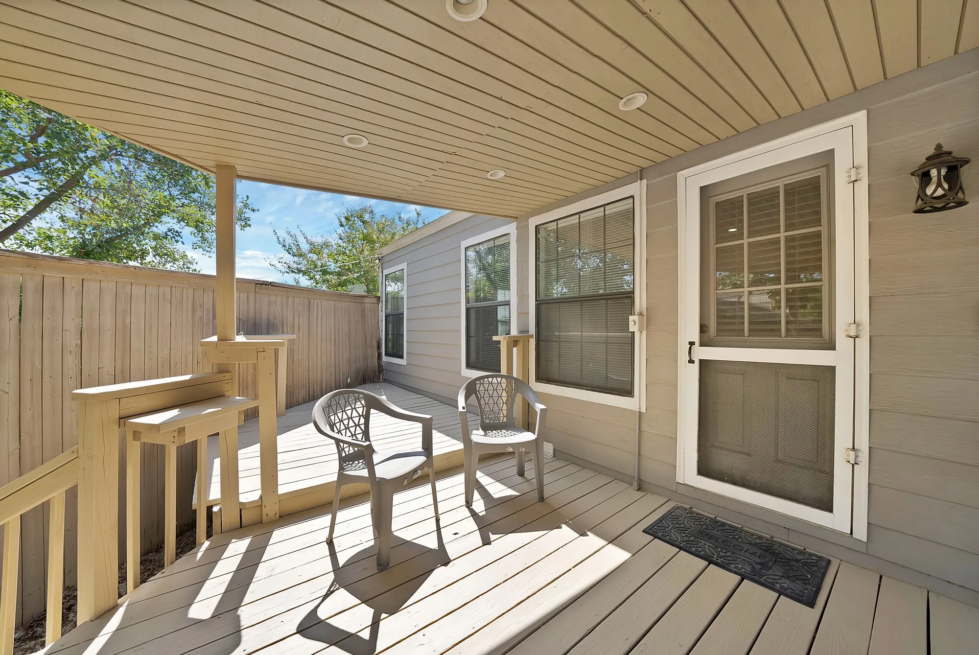 Single Family Residence For Sale in Tarrant County , 4028 Locke Avenue, Fort Worth, Texas 76107, 2 Bedroom, 1 Bathroom, 2 Garage spaces, 1,013 Sqft, built in 1943, mls#21353055, Real Estate Agent in Fort Worth, Homes For Sale in Tarrant county, Homes For Sale in Fort Worth, Realtor in Fort Worth Texas, Real Estate Brokerage Independent Realty Texas, Luminita Cordes Realtor