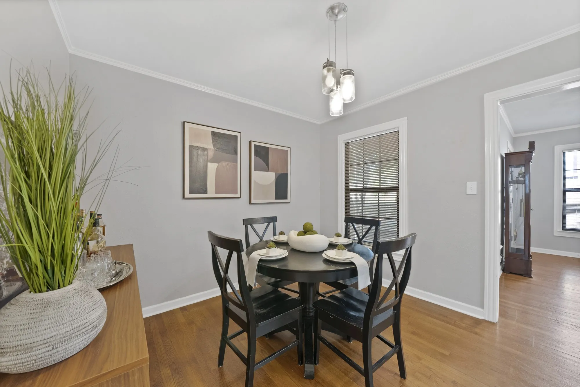 Single Family Residence For Sale in Tarrant County , 4028 Locke Avenue, Fort Worth, Texas 76107, 2 Bedroom, 1 Bathroom, 2 Garage spaces, 1,013 Sqft, built in 1943, mls#21353055, Real Estate Agent in Fort Worth, Homes For Sale in Tarrant county, Homes For Sale in Fort Worth, Realtor in Fort Worth Texas, Real Estate Brokerage Independent Realty Texas, Luminita Cordes Realtor