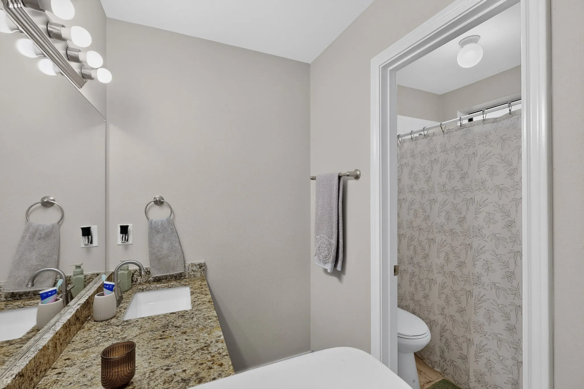 Single Family Residence For Sale in Rockwall County , 579 Trout Street, Rockwall, Texas 75032, 3 Bedroom, 2 Bathroom, 1 Garage spaces, 1,068 Sqft, built in 1986, mls#21353056, Real Estate Agent in Rockwall, Homes For Sale in Rockwall county, Homes For Sale in Rockwall, Realtor in Rockwall Texas, Real Estate Brokerage Independent Realty Texas, Luminita Cordes Realtor