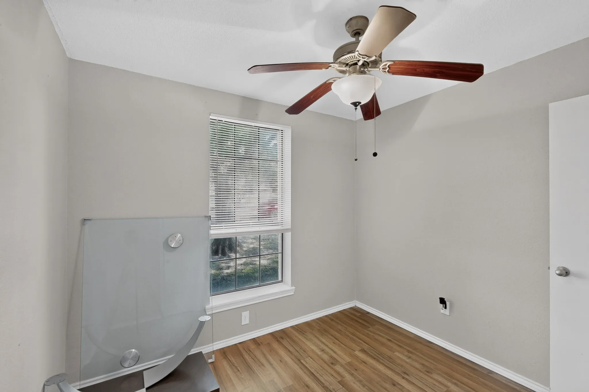 Single Family Residence For Sale in Rockwall County , 579 Trout Street, Rockwall, Texas 75032, 3 Bedroom, 2 Bathroom, 1 Garage spaces, 1,068 Sqft, built in 1986, mls#21353056, Real Estate Agent in Rockwall, Homes For Sale in Rockwall county, Homes For Sale in Rockwall, Realtor in Rockwall Texas, Real Estate Brokerage Independent Realty Texas, Luminita Cordes Realtor