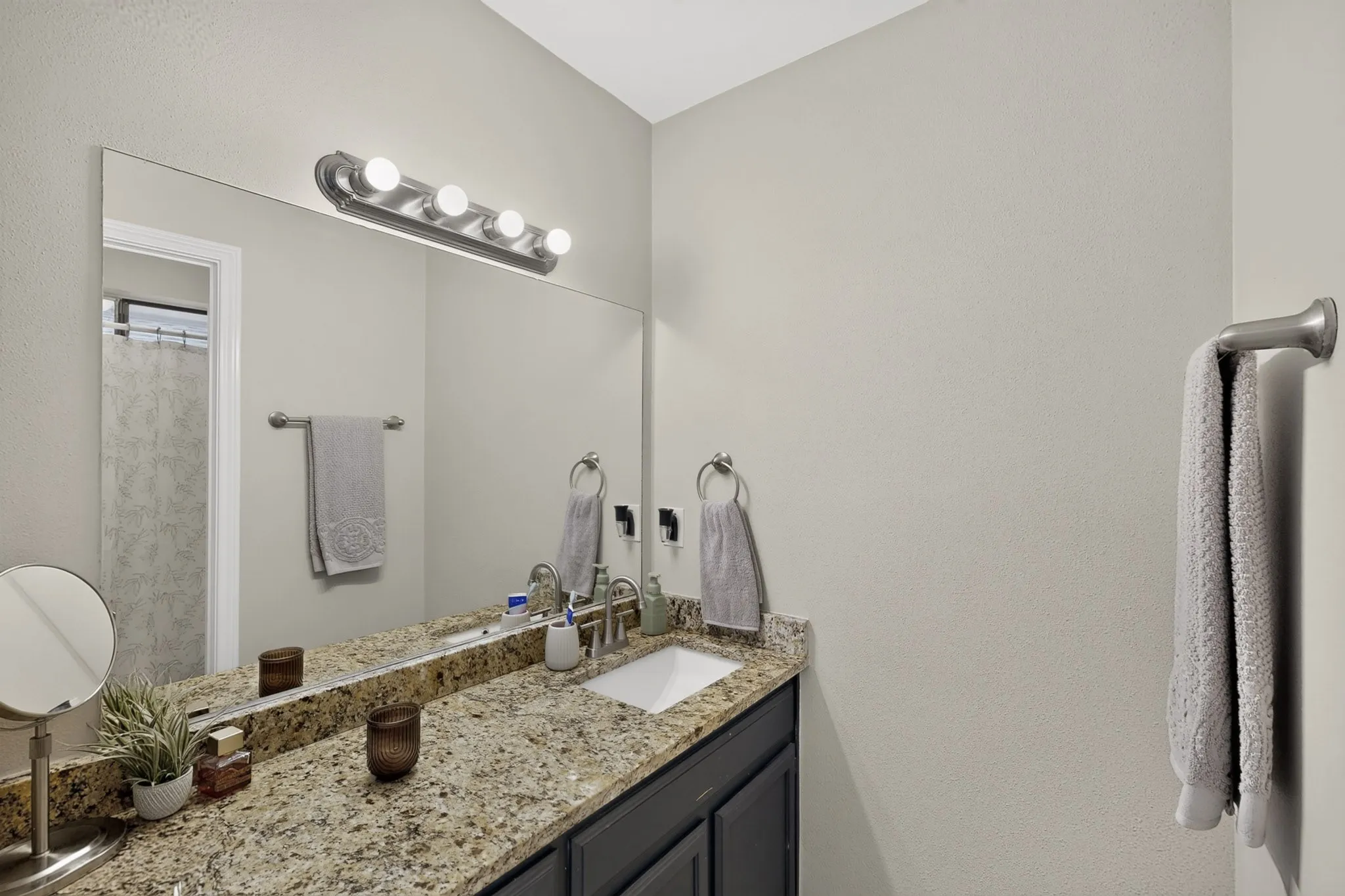 Single Family Residence For Sale in Rockwall County , 579 Trout Street, Rockwall, Texas 75032, 3 Bedroom, 2 Bathroom, 1 Garage spaces, 1,068 Sqft, built in 1986, mls#21353056, Real Estate Agent in Rockwall, Homes For Sale in Rockwall county, Homes For Sale in Rockwall, Realtor in Rockwall Texas, Real Estate Brokerage Independent Realty Texas, Luminita Cordes Realtor