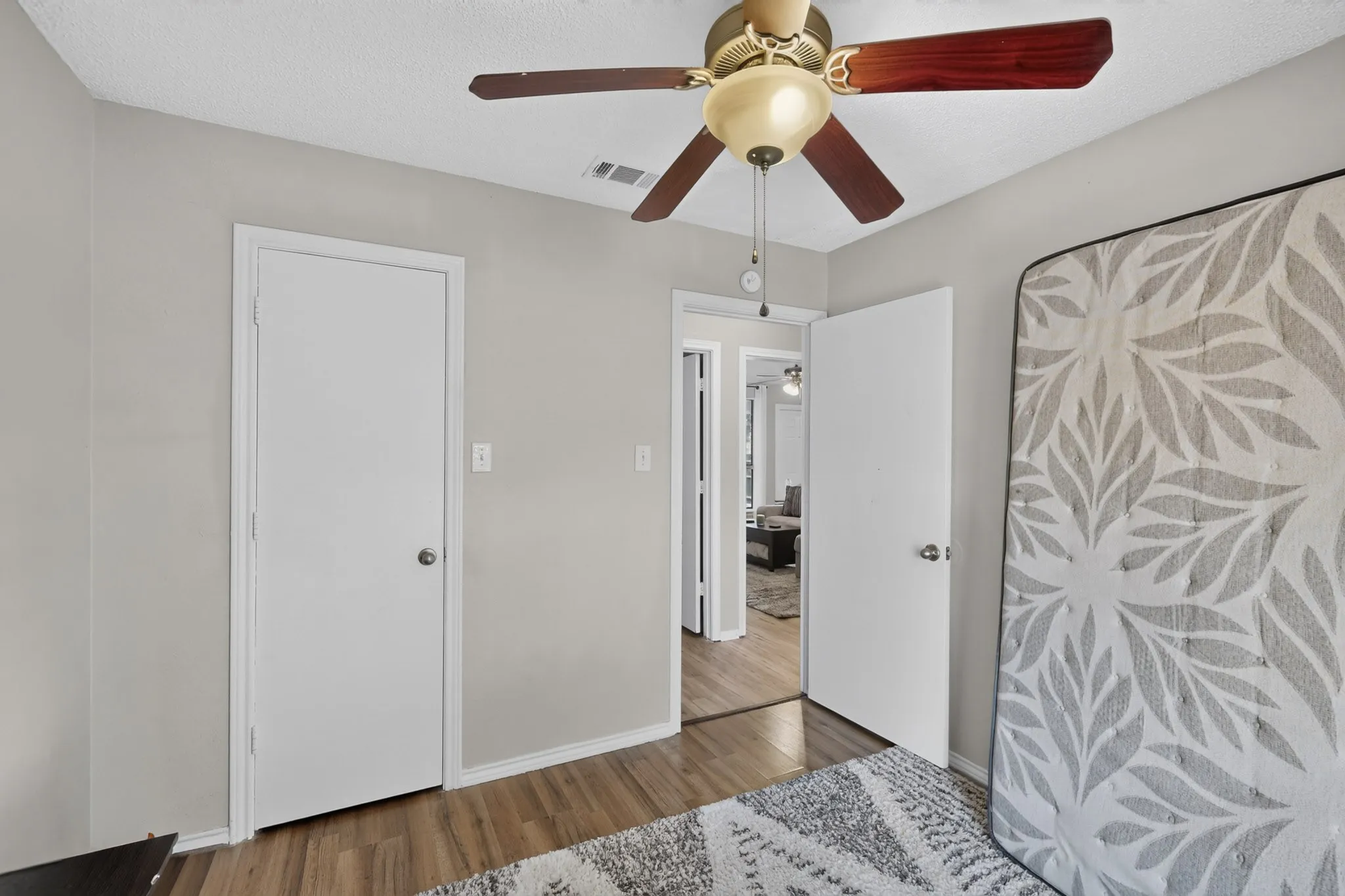 Single Family Residence For Sale in Rockwall County , 579 Trout Street, Rockwall, Texas 75032, 3 Bedroom, 2 Bathroom, 1 Garage spaces, 1,068 Sqft, built in 1986, mls#21353056, Real Estate Agent in Rockwall, Homes For Sale in Rockwall county, Homes For Sale in Rockwall, Realtor in Rockwall Texas, Real Estate Brokerage Independent Realty Texas, Luminita Cordes Realtor