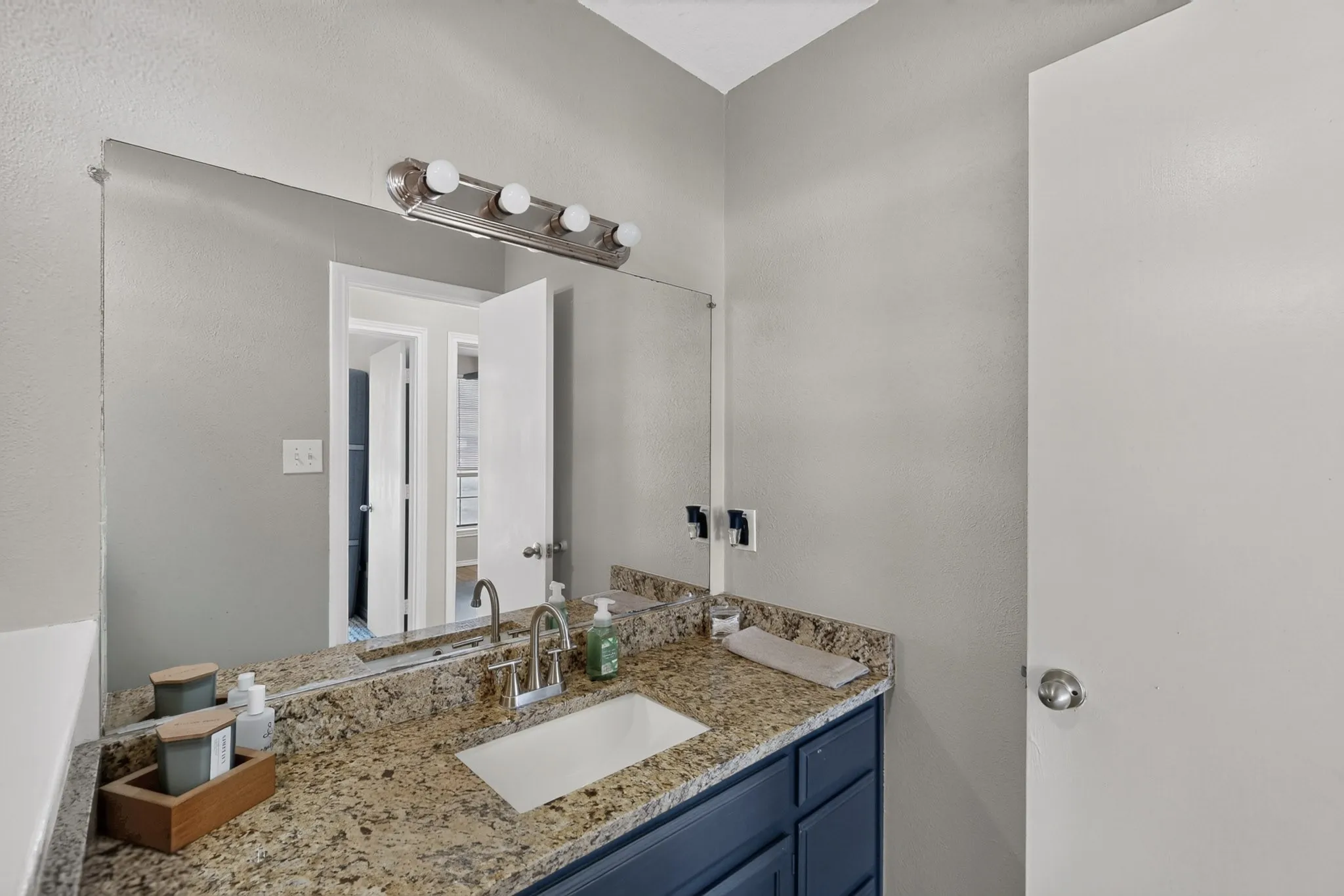 Single Family Residence For Sale in Rockwall County , 579 Trout Street, Rockwall, Texas 75032, 3 Bedroom, 2 Bathroom, 1 Garage spaces, 1,068 Sqft, built in 1986, mls#21353056, Real Estate Agent in Rockwall, Homes For Sale in Rockwall county, Homes For Sale in Rockwall, Realtor in Rockwall Texas, Real Estate Brokerage Independent Realty Texas, Luminita Cordes Realtor