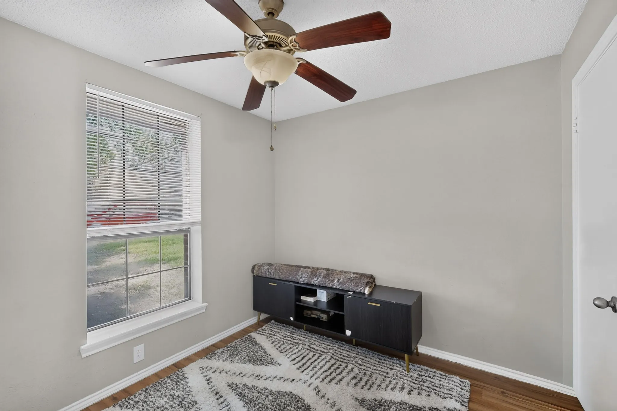 Single Family Residence For Sale in Rockwall County , 579 Trout Street, Rockwall, Texas 75032, 3 Bedroom, 2 Bathroom, 1 Garage spaces, 1,068 Sqft, built in 1986, mls#21353056, Real Estate Agent in Rockwall, Homes For Sale in Rockwall county, Homes For Sale in Rockwall, Realtor in Rockwall Texas, Real Estate Brokerage Independent Realty Texas, Luminita Cordes Realtor