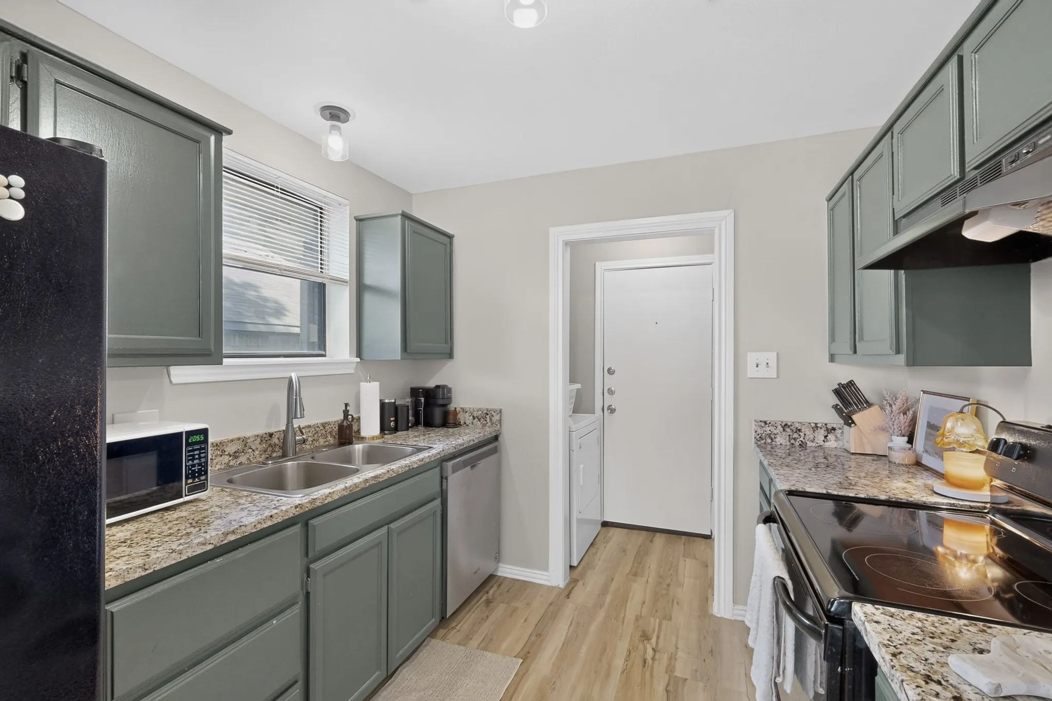 Single Family Residence For Sale in Rockwall County , 579 Trout Street, Rockwall, Texas 75032, 3 Bedroom, 2 Bathroom, 1 Garage spaces, 1,068 Sqft, built in 1986, mls#21353056, Real Estate Agent in Rockwall, Homes For Sale in Rockwall county, Homes For Sale in Rockwall, Realtor in Rockwall Texas, Real Estate Brokerage Independent Realty Texas, Luminita Cordes Realtor