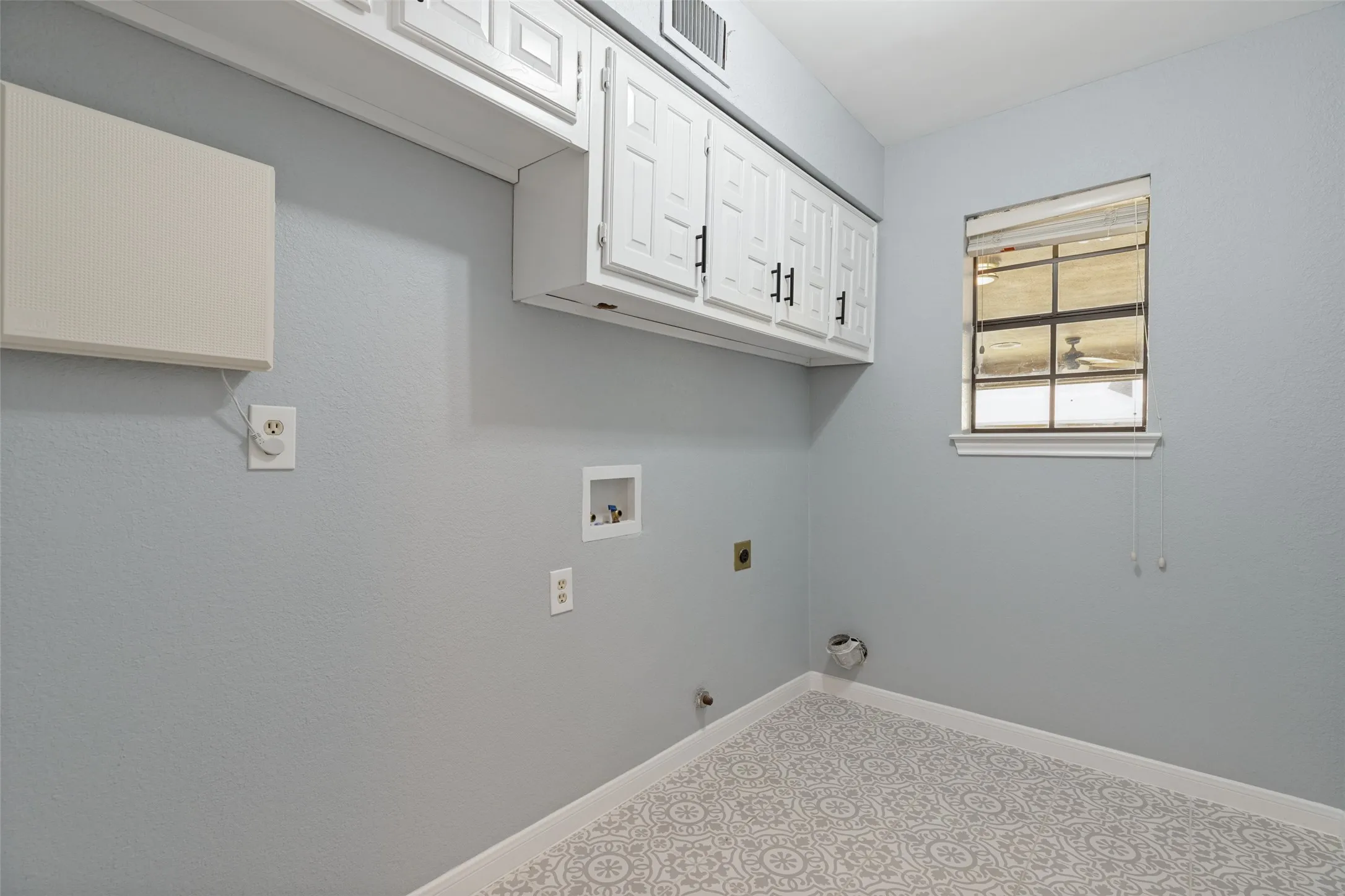 Single Family Residence For Sale in Collin County , 2801 Cobre Valle Lane, Plano, Texas 75023, 4 Bedroom, 3 Bathroom, 2 Garage spaces, 2,726 Sqft, built in 1981, mls#21263463, Real Estate Agent in Plano, Homes For Sale in Collin county, Homes For Sale in Plano, Realtor in Plano Texas, Real Estate Brokerage Independent Realty Texas, Luminita Cordes Realtor