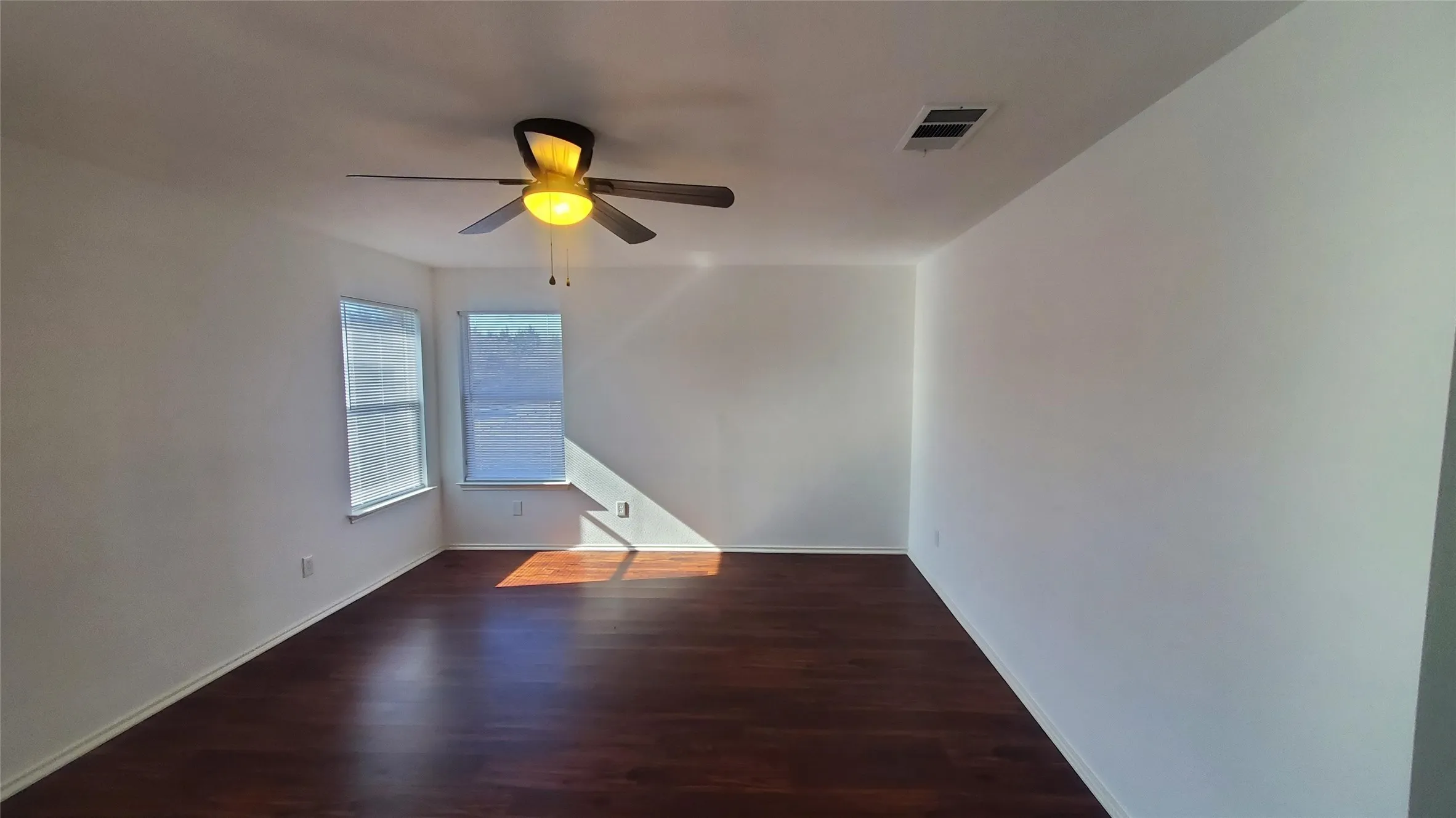Single Family Residence For Rent in Kaufman County , 109 Southwestern Drive, Forney, Texas 75126, 4 Bedrooms, 3 Bathrooms, 2 Garage spaces, 2,650 Sqft, built in 2005, Price $2,499, mls#21353068, Real Estate Agent in Forney, Homes For Rent in Kaufman county, Homes For Rent in Forney, Realtor in Forney Texas, Real Estate Brokerage Independent Realty Texas, Luminita Cordes Realtor
