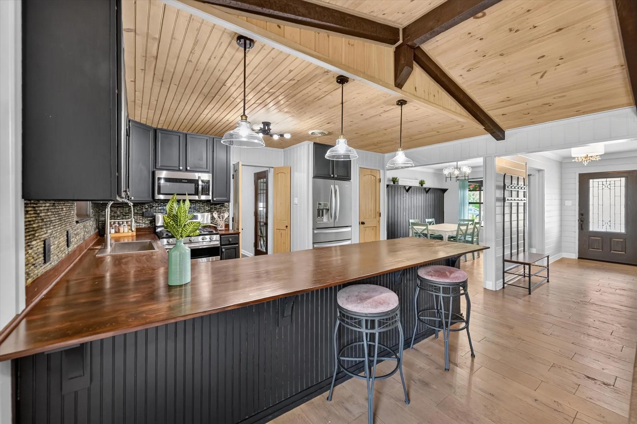 Single Family Residence For Sale in Grayson County , 507 W South Street, Whitesboro, Texas 76273, 4 Bedroom, 2 Bathroom, 2 Garage spaces, 1,922 Sqft, built in 1968, mls#21351711, Real Estate Agent in Whitesboro, Homes For Sale in Grayson county, Homes For Sale in Whitesboro, Realtor in Whitesboro Texas, Real Estate Brokerage Independent Realty Texas, Luminita Cordes Realtor