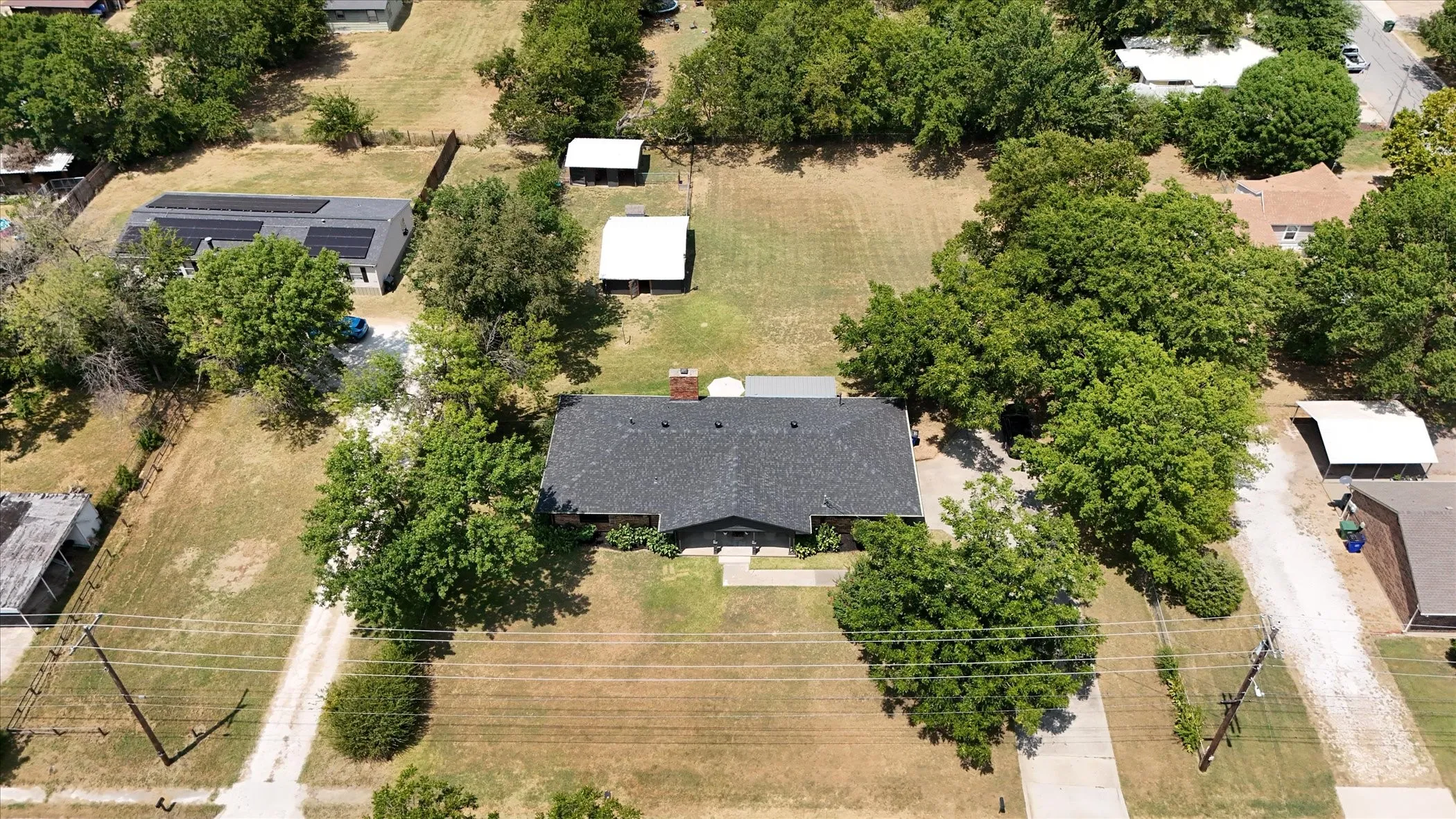 Single Family Residence For Sale in Grayson County , 507 W South Street, Whitesboro, Texas 76273, 4 Bedroom, 2 Bathroom, 2 Garage spaces, 1,922 Sqft, built in 1968, mls#21351711, Real Estate Agent in Whitesboro, Homes For Sale in Grayson county, Homes For Sale in Whitesboro, Realtor in Whitesboro Texas, Real Estate Brokerage Independent Realty Texas, Luminita Cordes Realtor