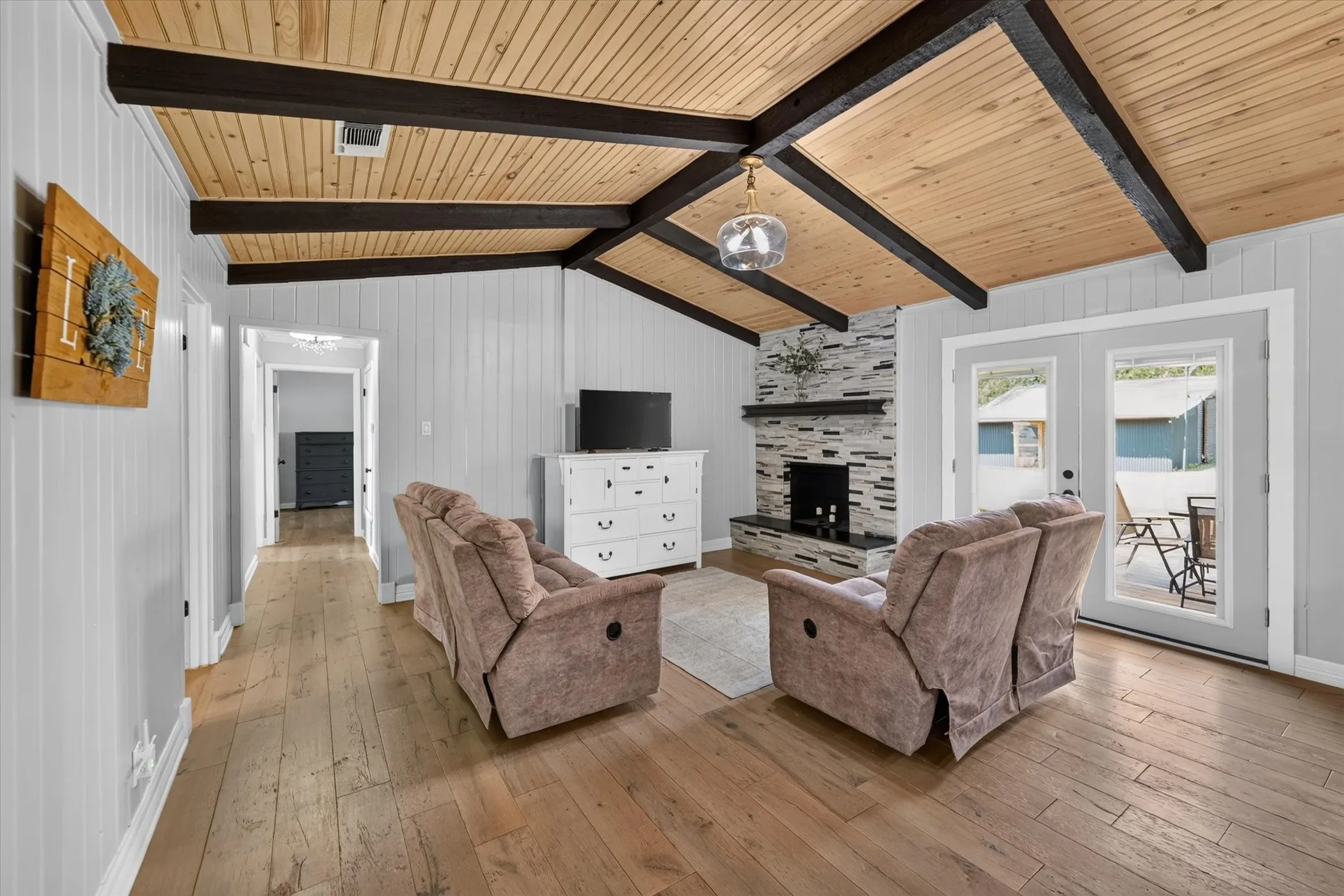 Single Family Residence For Sale in Grayson County , 507 W South Street, Whitesboro, Texas 76273, 4 Bedroom, 2 Bathroom, 2 Garage spaces, 1,922 Sqft, built in 1968, mls#21351711, Real Estate Agent in Whitesboro, Homes For Sale in Grayson county, Homes For Sale in Whitesboro, Realtor in Whitesboro Texas, Real Estate Brokerage Independent Realty Texas, Luminita Cordes Realtor