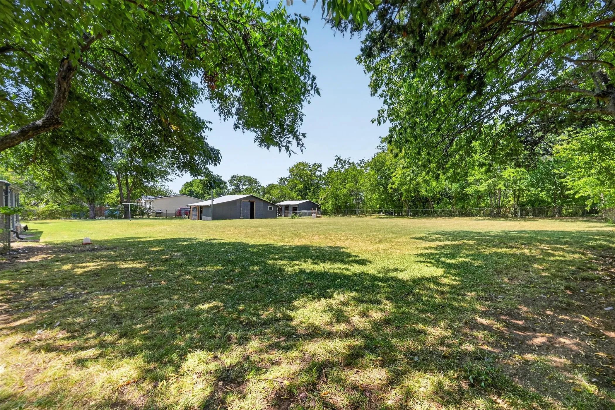 Single Family Residence For Sale in Grayson County , 507 W South Street, Whitesboro, Texas 76273, 4 Bedroom, 2 Bathroom, 2 Garage spaces, 1,922 Sqft, built in 1968, mls#21351711, Real Estate Agent in Whitesboro, Homes For Sale in Grayson county, Homes For Sale in Whitesboro, Realtor in Whitesboro Texas, Real Estate Brokerage Independent Realty Texas, Luminita Cordes Realtor