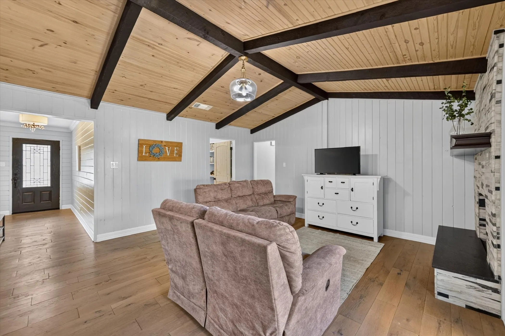 Single Family Residence For Sale in Grayson County , 507 W South Street, Whitesboro, Texas 76273, 4 Bedroom, 2 Bathroom, 2 Garage spaces, 1,922 Sqft, built in 1968, mls#21351711, Real Estate Agent in Whitesboro, Homes For Sale in Grayson county, Homes For Sale in Whitesboro, Realtor in Whitesboro Texas, Real Estate Brokerage Independent Realty Texas, Luminita Cordes Realtor