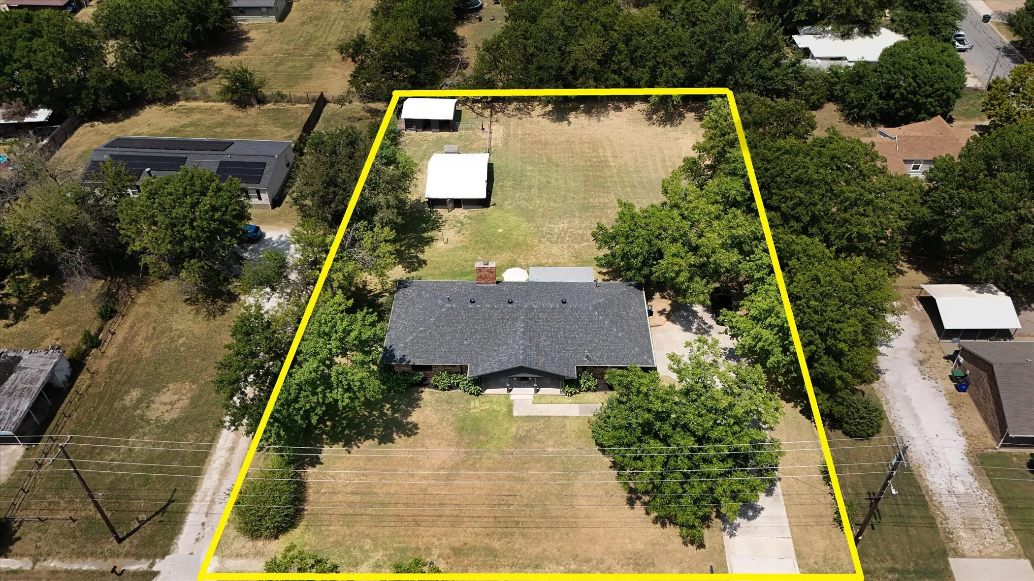 Single Family Residence For Sale in Grayson County , 507 W South Street, Whitesboro, Texas 76273, 4 Bedroom, 2 Bathroom, 2 Garage spaces, 1,922 Sqft, built in 1968, mls#21351711, Real Estate Agent in Whitesboro, Homes For Sale in Grayson county, Homes For Sale in Whitesboro, Realtor in Whitesboro Texas, Real Estate Brokerage Independent Realty Texas, Luminita Cordes Realtor