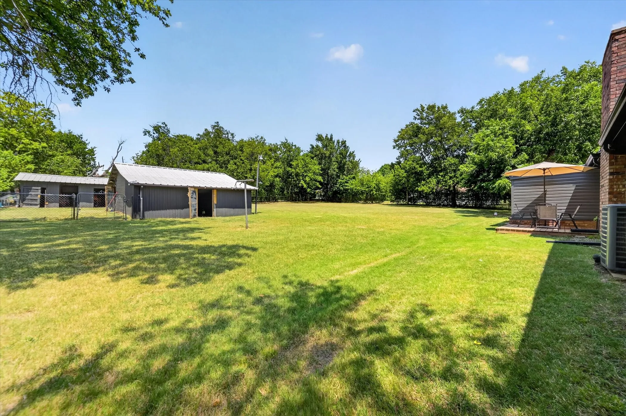 Single Family Residence For Sale in Grayson County , 507 W South Street, Whitesboro, Texas 76273, 4 Bedroom, 2 Bathroom, 2 Garage spaces, 1,922 Sqft, built in 1968, mls#21351711, Real Estate Agent in Whitesboro, Homes For Sale in Grayson county, Homes For Sale in Whitesboro, Realtor in Whitesboro Texas, Real Estate Brokerage Independent Realty Texas, Luminita Cordes Realtor
