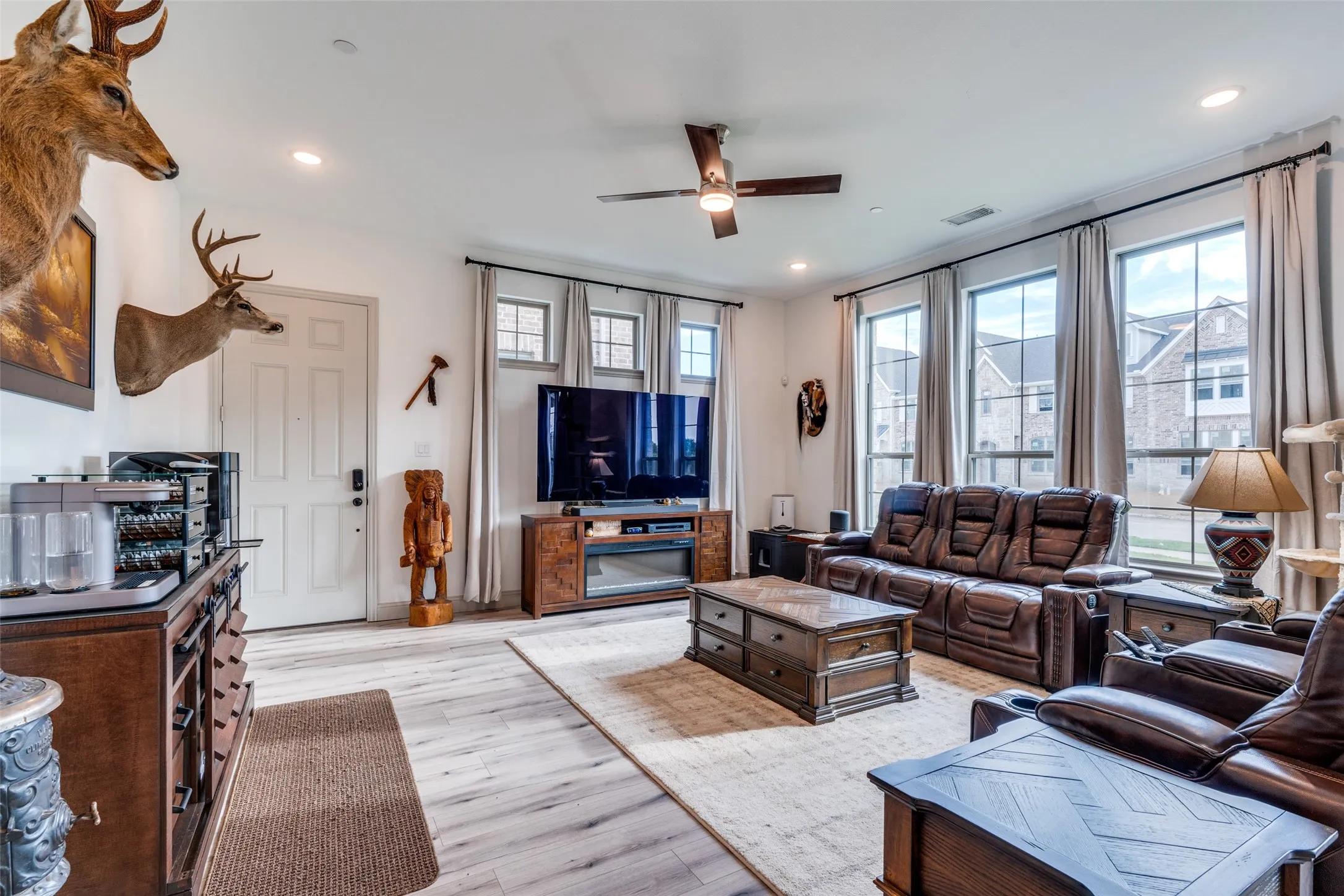 Townhouse For Rent in Dallas County , 7139 Buchanan, Grand Prairie, Texas 75054, 3 Bedroom, 3 Bathroom, 2 Garage spaces, 2,257 Sqft, built in 2023, mls#21345217, Real Estate Agent in Grand Prairie, Homes For Rent in Dallas county, Homes For Rent in Grand Prairie, Realtor in Grand Prairie Texas, Real Estate Brokerage Independent Realty Texas, Luminita Cordes Realtor