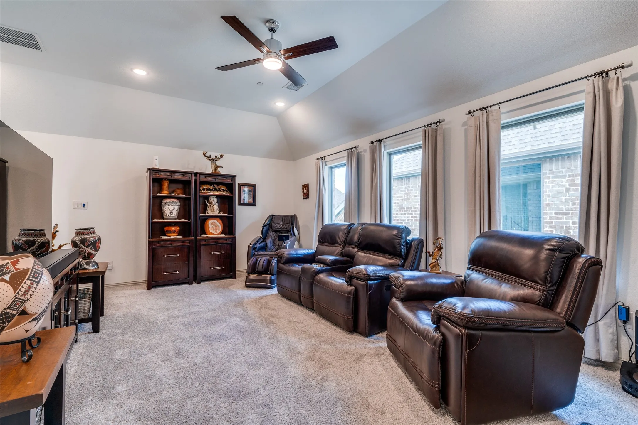 Townhouse For Rent in Dallas County , 7139 Buchanan, Grand Prairie, Texas 75054, 3 Bedroom, 3 Bathroom, 2 Garage spaces, 2,257 Sqft, built in 2023, mls#21345217, Real Estate Agent in Grand Prairie, Homes For Rent in Dallas county, Homes For Rent in Grand Prairie, Realtor in Grand Prairie Texas, Real Estate Brokerage Independent Realty Texas, Luminita Cordes Realtor