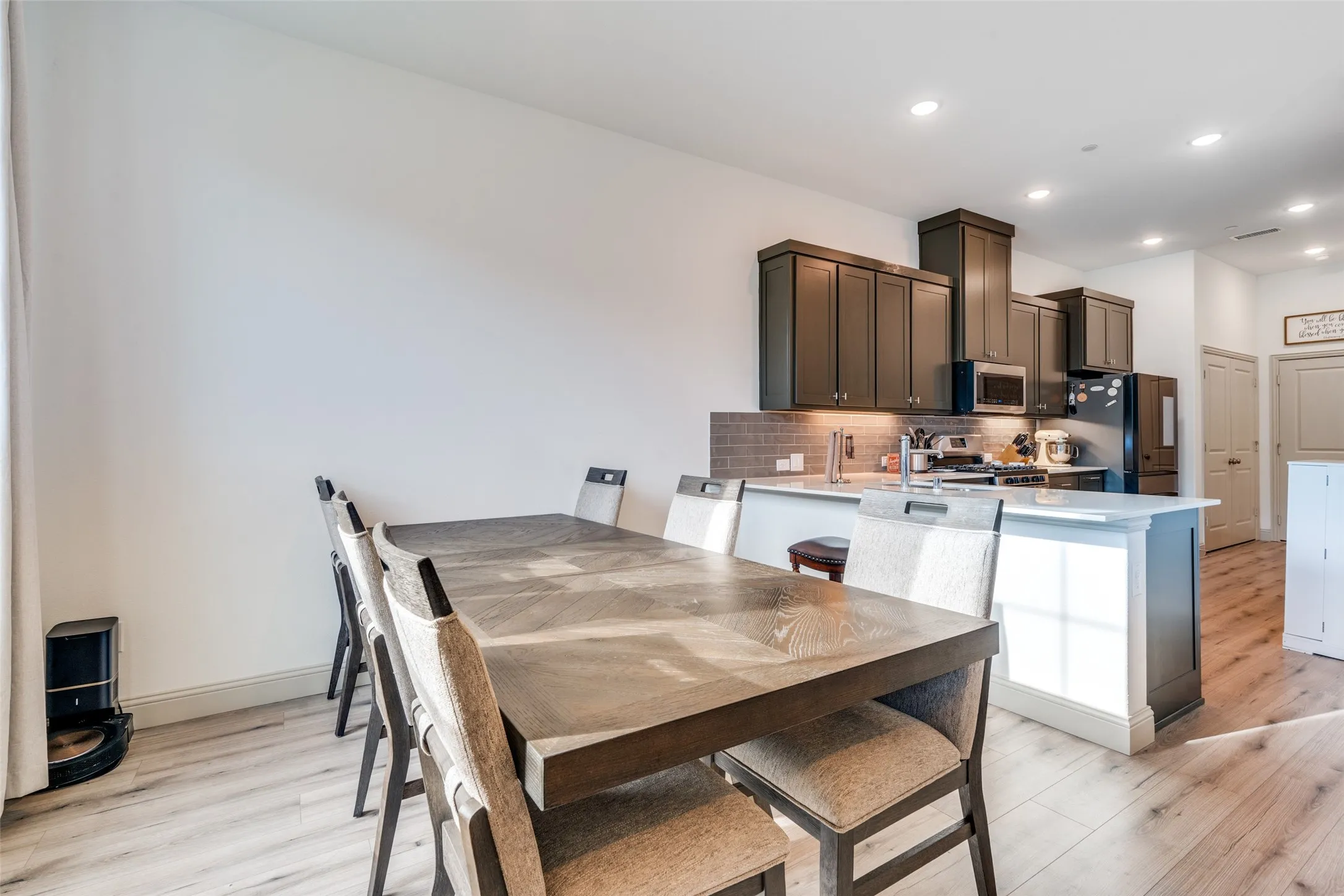Townhouse For Rent in Dallas County , 7139 Buchanan, Grand Prairie, Texas 75054, 3 Bedroom, 3 Bathroom, 2 Garage spaces, 2,257 Sqft, built in 2023, mls#21345217, Real Estate Agent in Grand Prairie, Homes For Rent in Dallas county, Homes For Rent in Grand Prairie, Realtor in Grand Prairie Texas, Real Estate Brokerage Independent Realty Texas, Luminita Cordes Realtor
