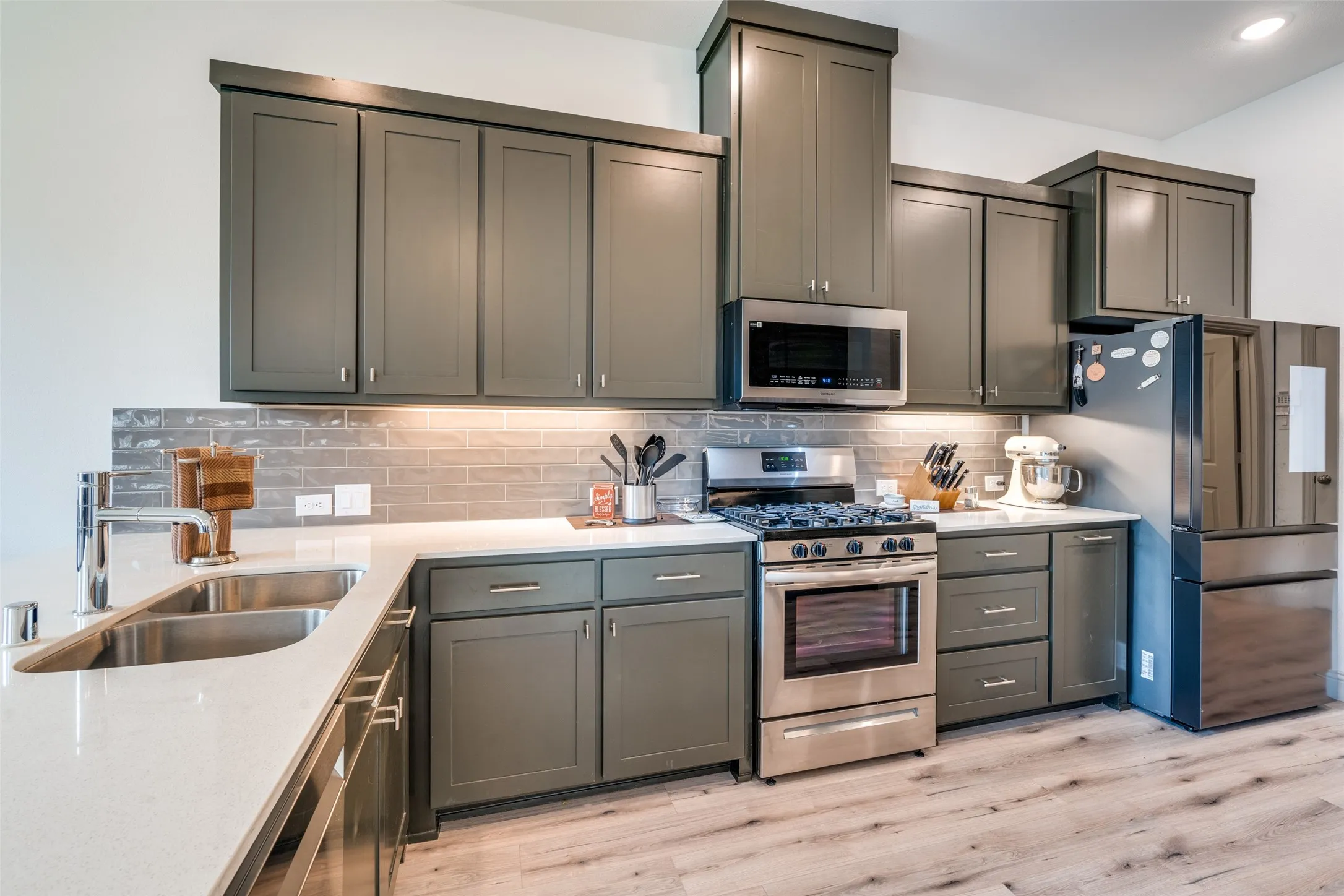 Townhouse For Rent in Dallas County , 7139 Buchanan, Grand Prairie, Texas 75054, 3 Bedroom, 3 Bathroom, 2 Garage spaces, 2,257 Sqft, built in 2023, mls#21345217, Real Estate Agent in Grand Prairie, Homes For Rent in Dallas county, Homes For Rent in Grand Prairie, Realtor in Grand Prairie Texas, Real Estate Brokerage Independent Realty Texas, Luminita Cordes Realtor