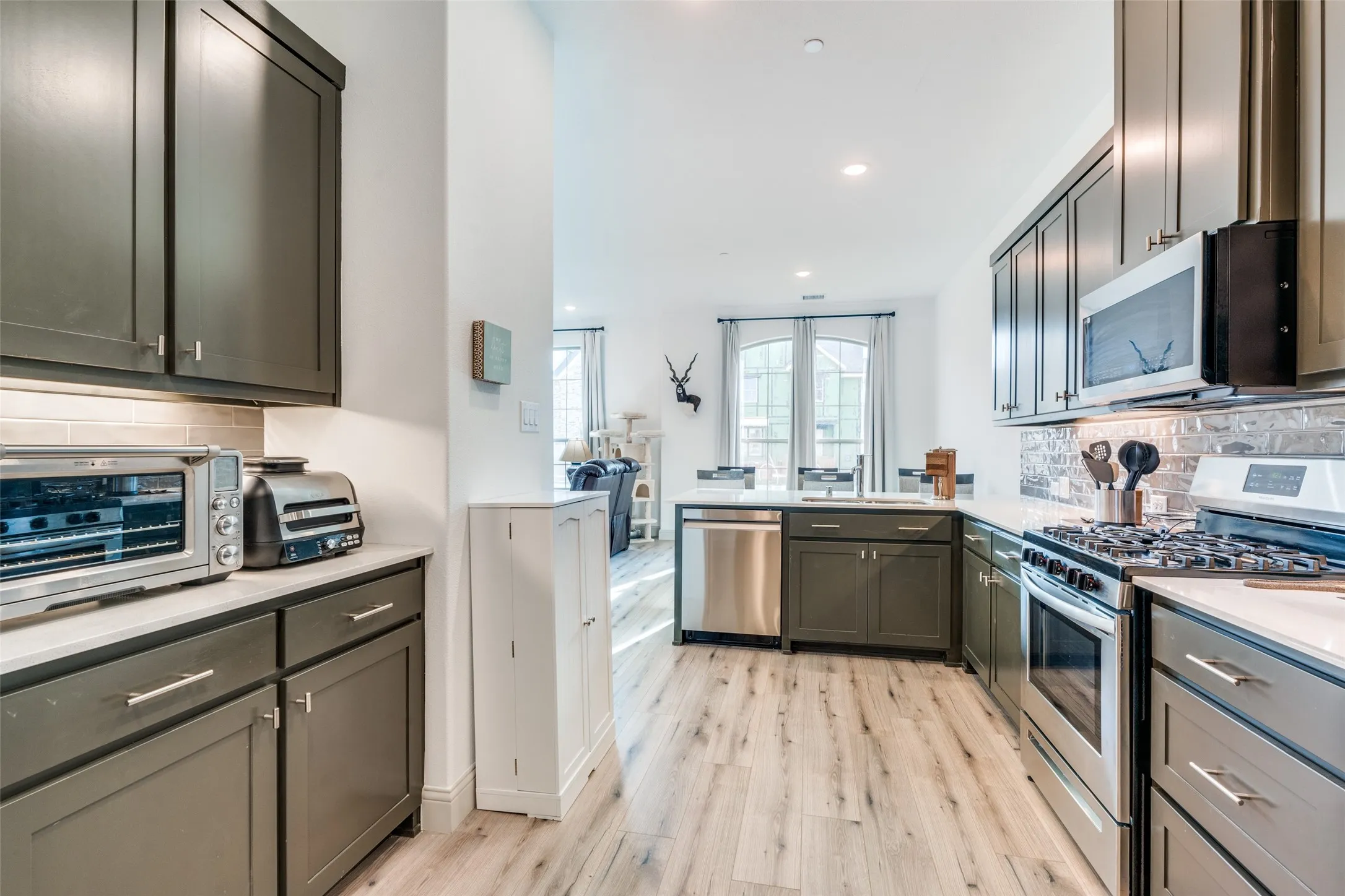 Townhouse For Rent in Dallas County , 7139 Buchanan, Grand Prairie, Texas 75054, 3 Bedroom, 3 Bathroom, 2 Garage spaces, 2,257 Sqft, built in 2023, mls#21345217, Real Estate Agent in Grand Prairie, Homes For Rent in Dallas county, Homes For Rent in Grand Prairie, Realtor in Grand Prairie Texas, Real Estate Brokerage Independent Realty Texas, Luminita Cordes Realtor