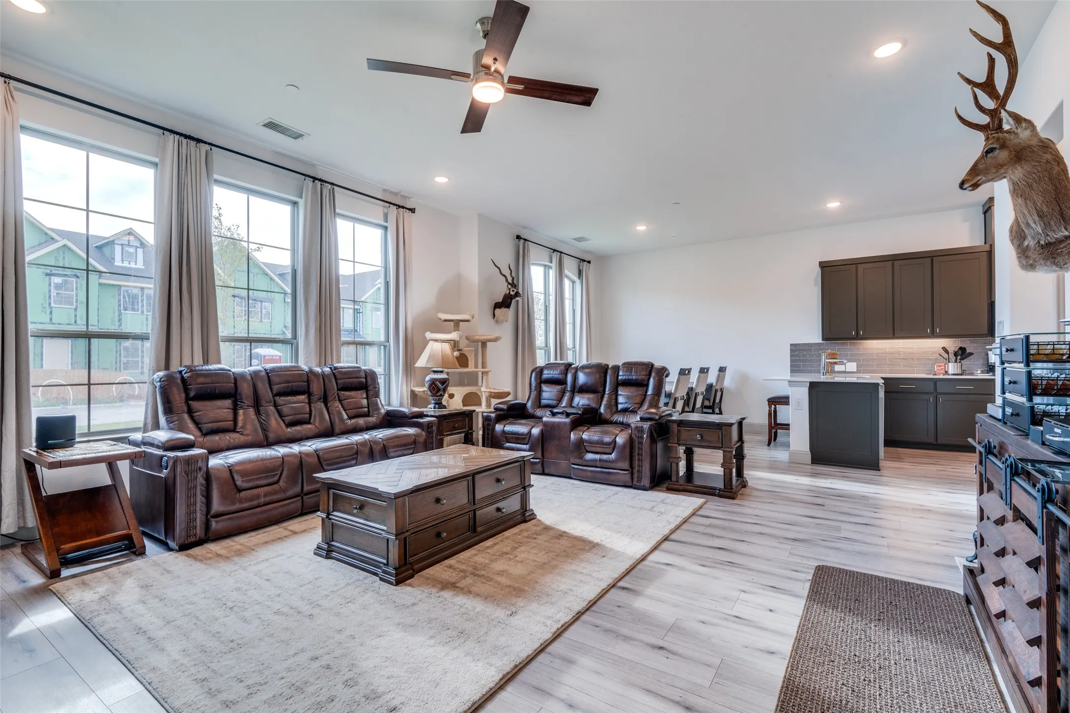 Townhouse For Rent in Dallas County , 7139 Buchanan, Grand Prairie, Texas 75054, 3 Bedroom, 3 Bathroom, 2 Garage spaces, 2,257 Sqft, built in 2023, mls#21345217, Real Estate Agent in Grand Prairie, Homes For Rent in Dallas county, Homes For Rent in Grand Prairie, Realtor in Grand Prairie Texas, Real Estate Brokerage Independent Realty Texas, Luminita Cordes Realtor