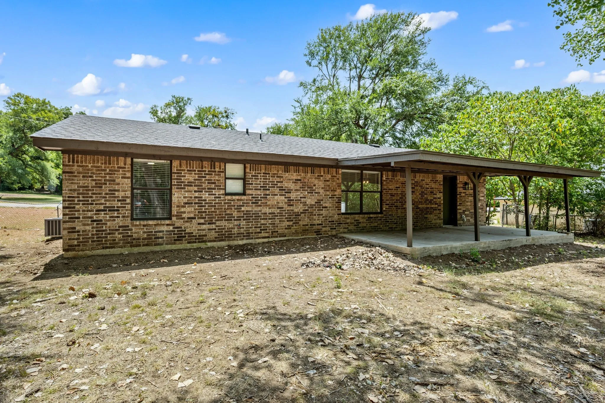 Single Family Residence For Sale in Tarrant County , 1409 Scotland Avenue, Azle, Texas 76020, 3 Bedroom, 1 Bathroom, 1 Garage spaces, 1,124 Sqft, built in 1991, mls#21353036, Real Estate Agent in Azle, Homes For Sale in Tarrant county, Homes For Sale in Azle, Realtor in Azle Texas, Real Estate Brokerage Independent Realty Texas, Luminita Cordes Realtor
